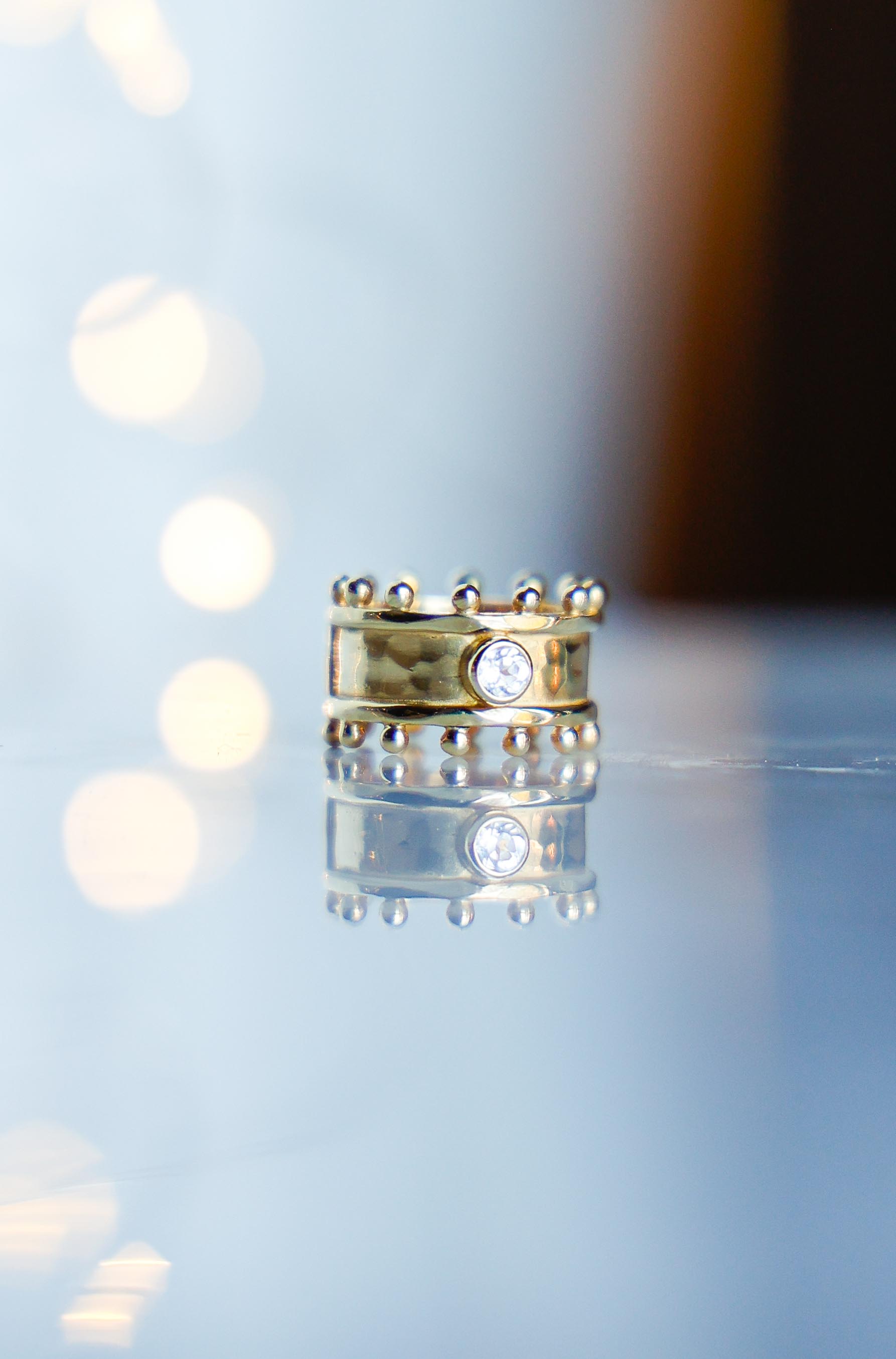 ARO EARCUFF ÉTER GOLD Y TOPACIO BLANCO