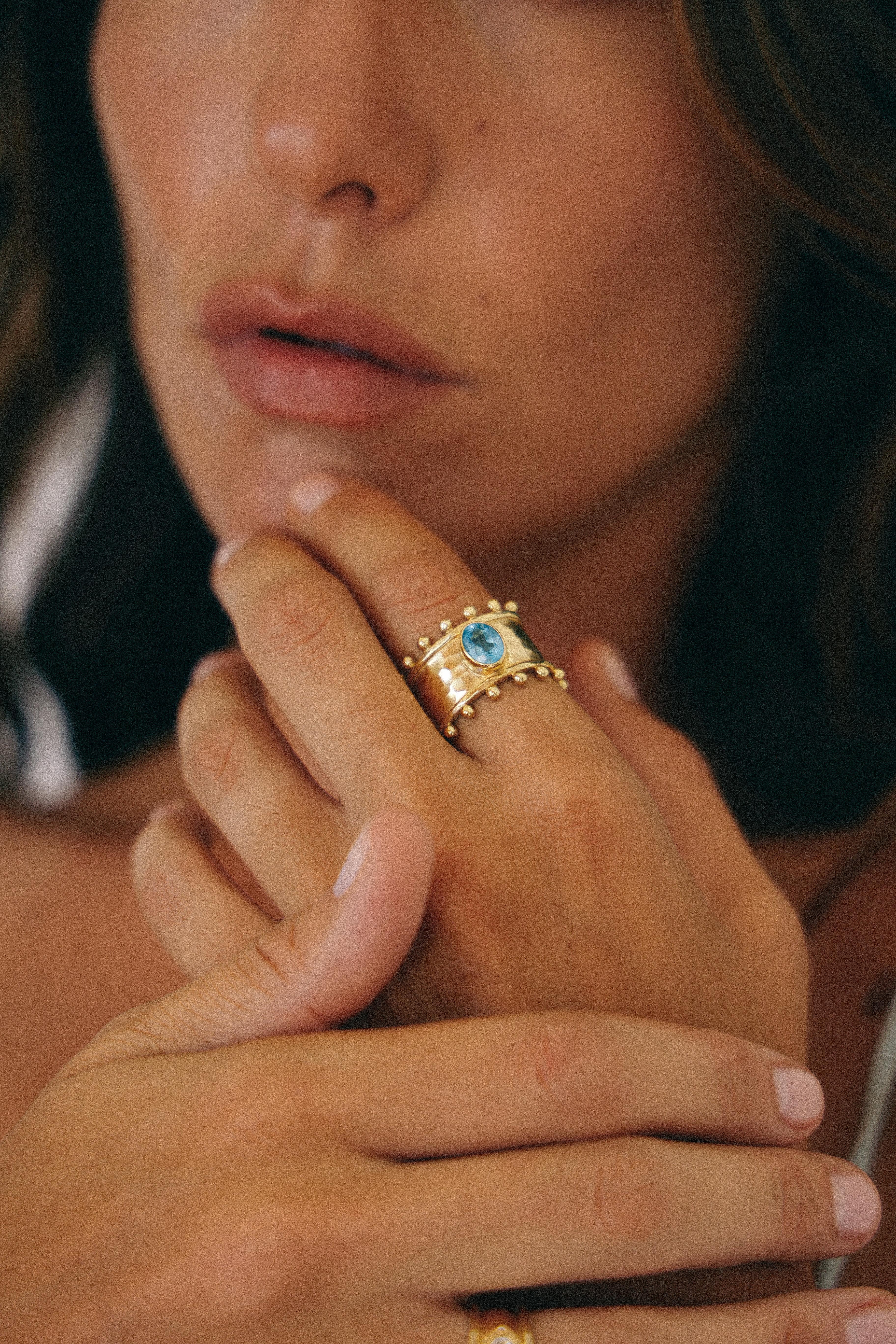 ANILLO ETER GOLD Y SWISS TOPACIO CELESTE