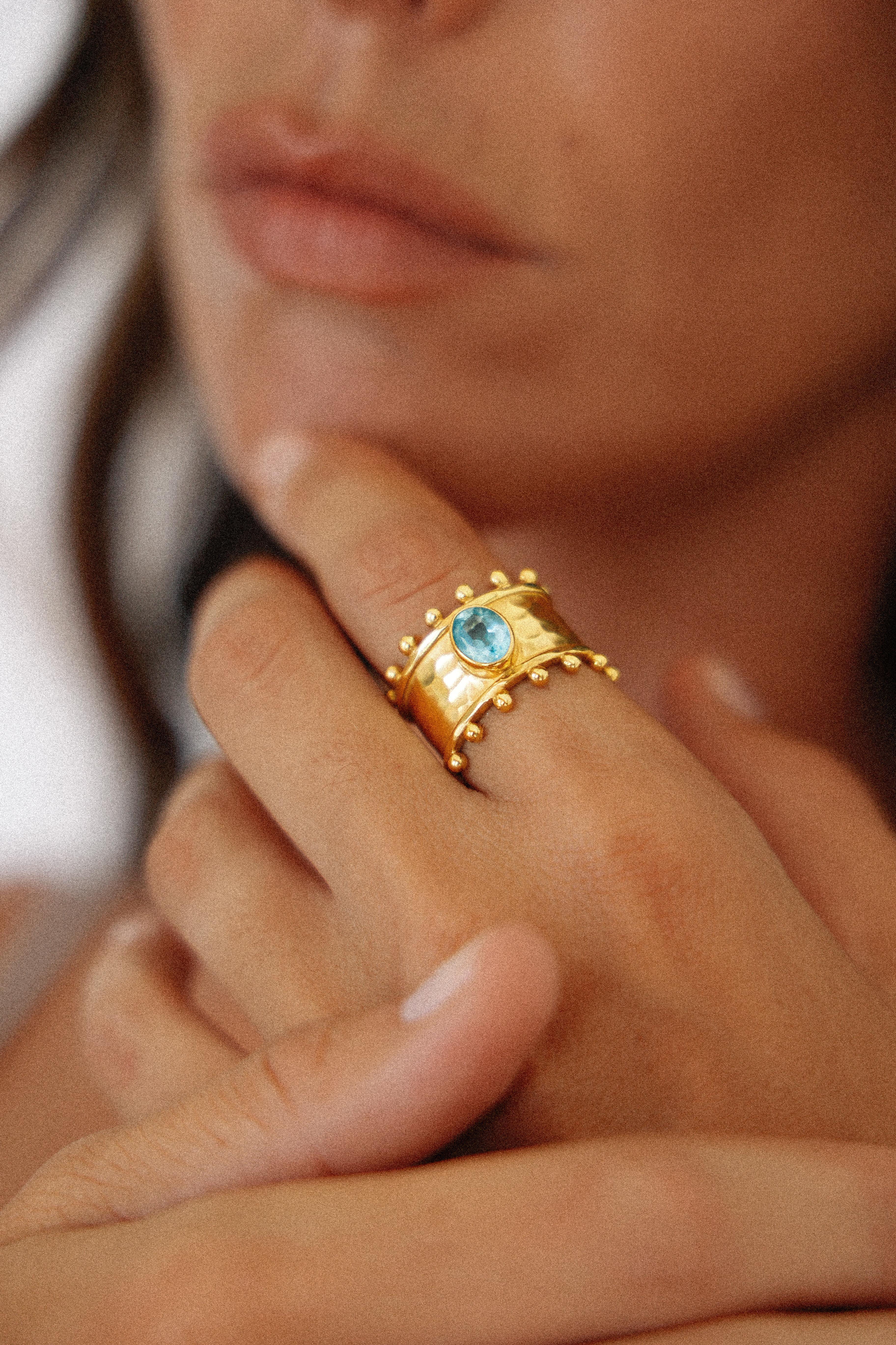 ANILLO ETER GOLD Y SWISS TOPACIO CELESTE
