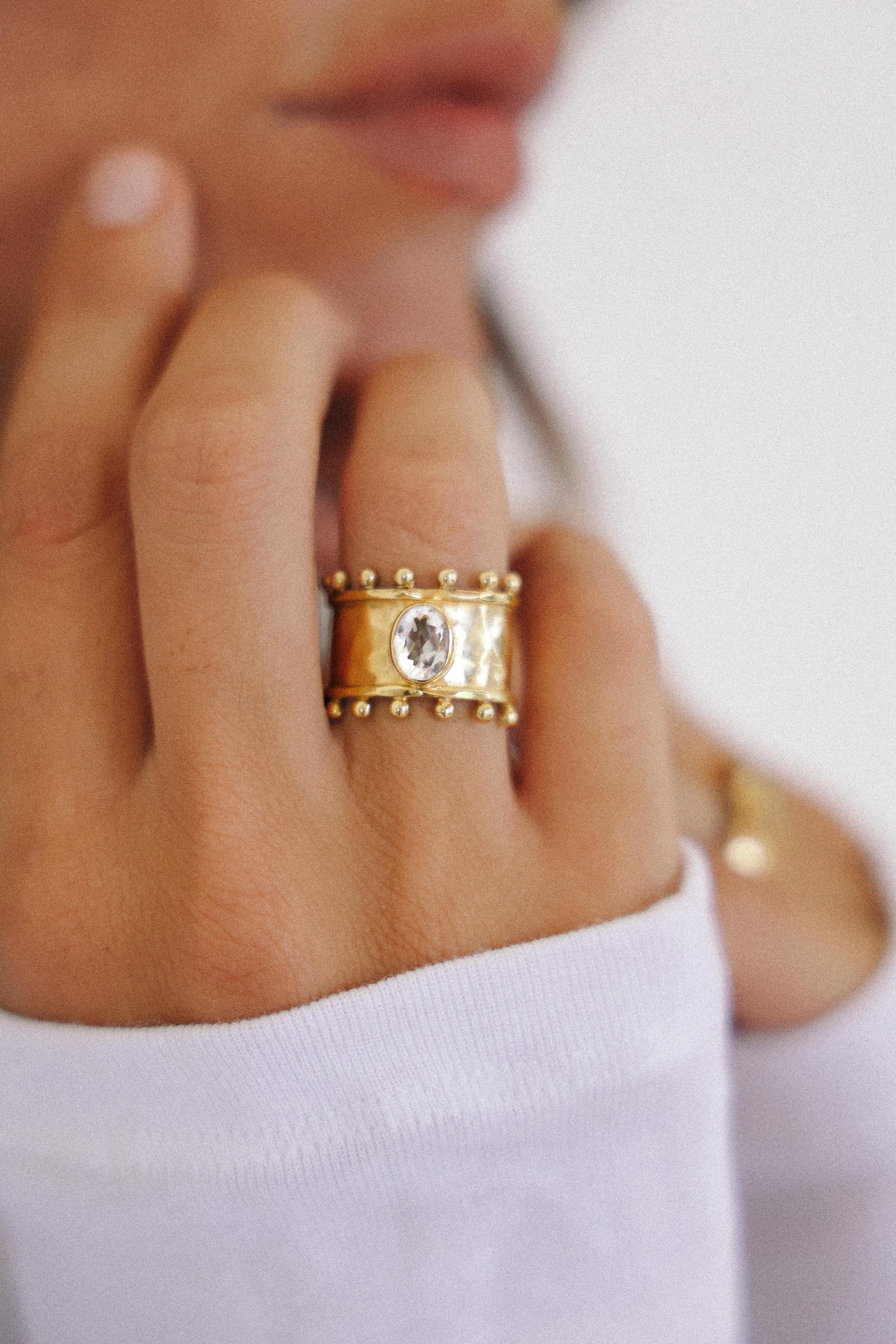 ANILLO ÉTER GOLD Y TOPACIO BLANCO