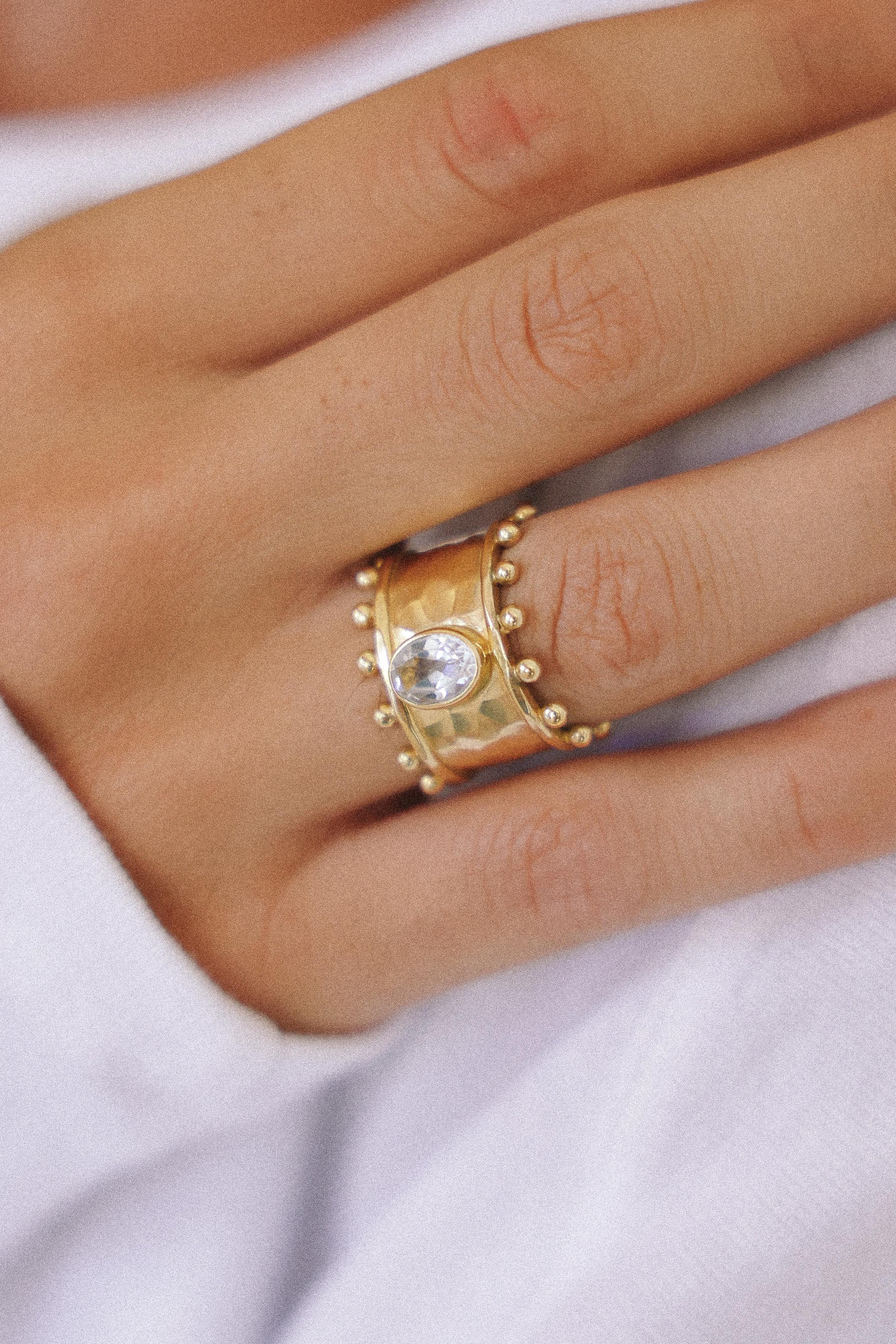 ANILLO ÉTER GOLD Y TOPACIO BLANCO