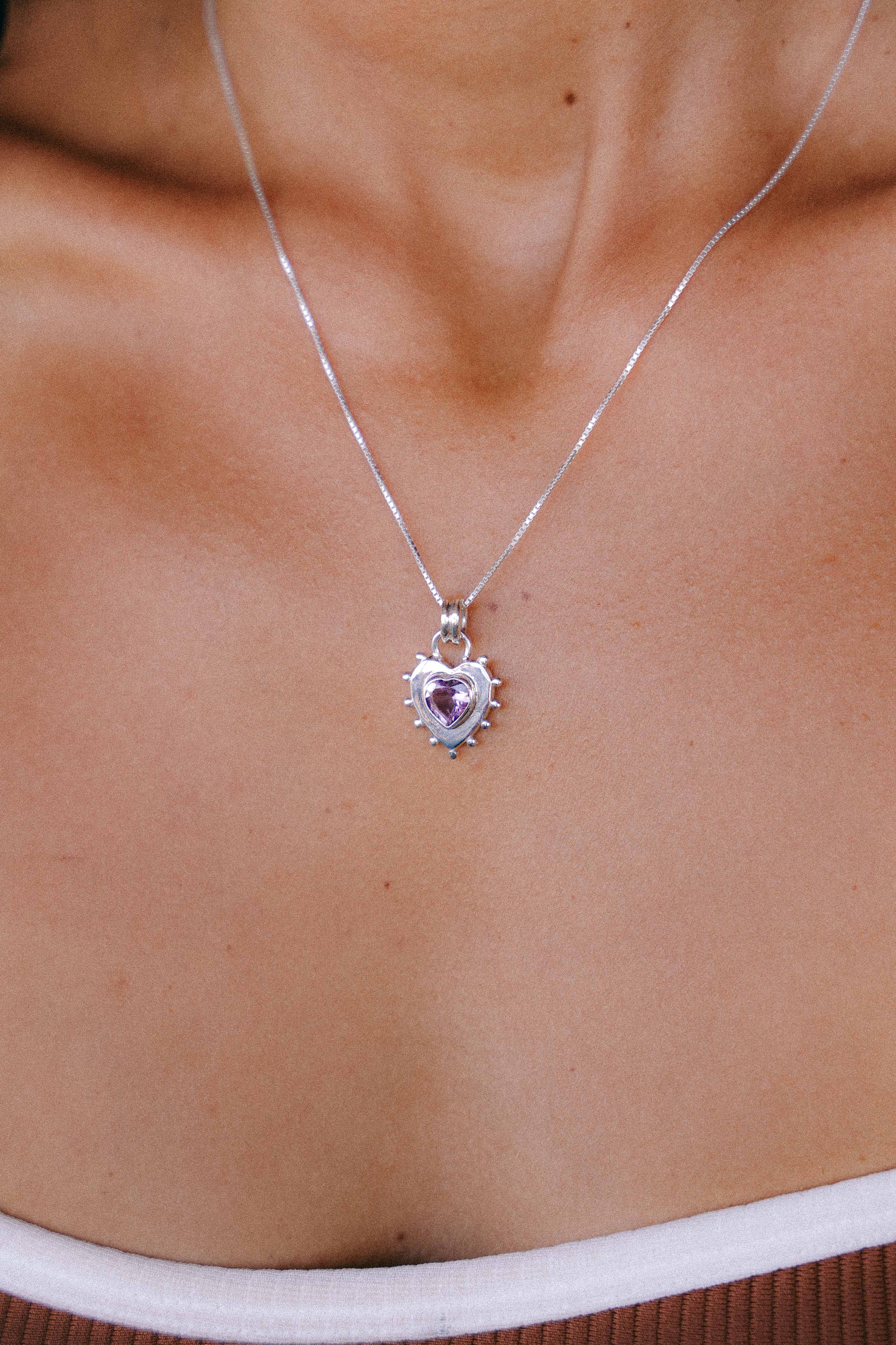 COLLAR CORAZON PLATA Y AMATISTA