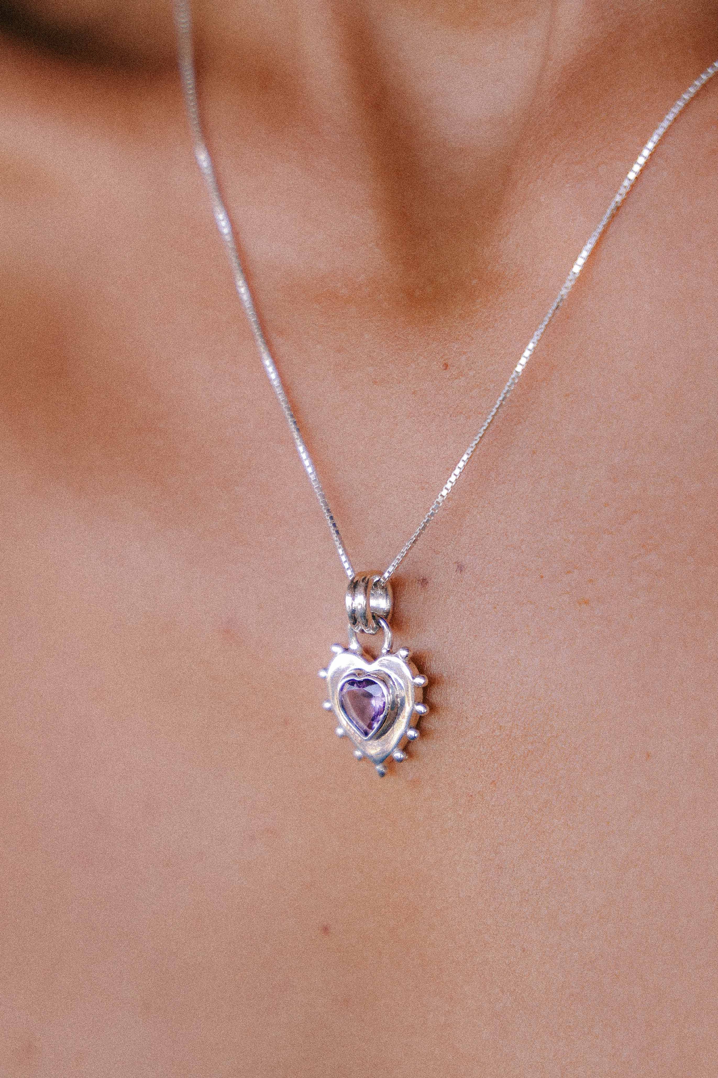 COLLAR CORAZON PLATA Y AMATISTA