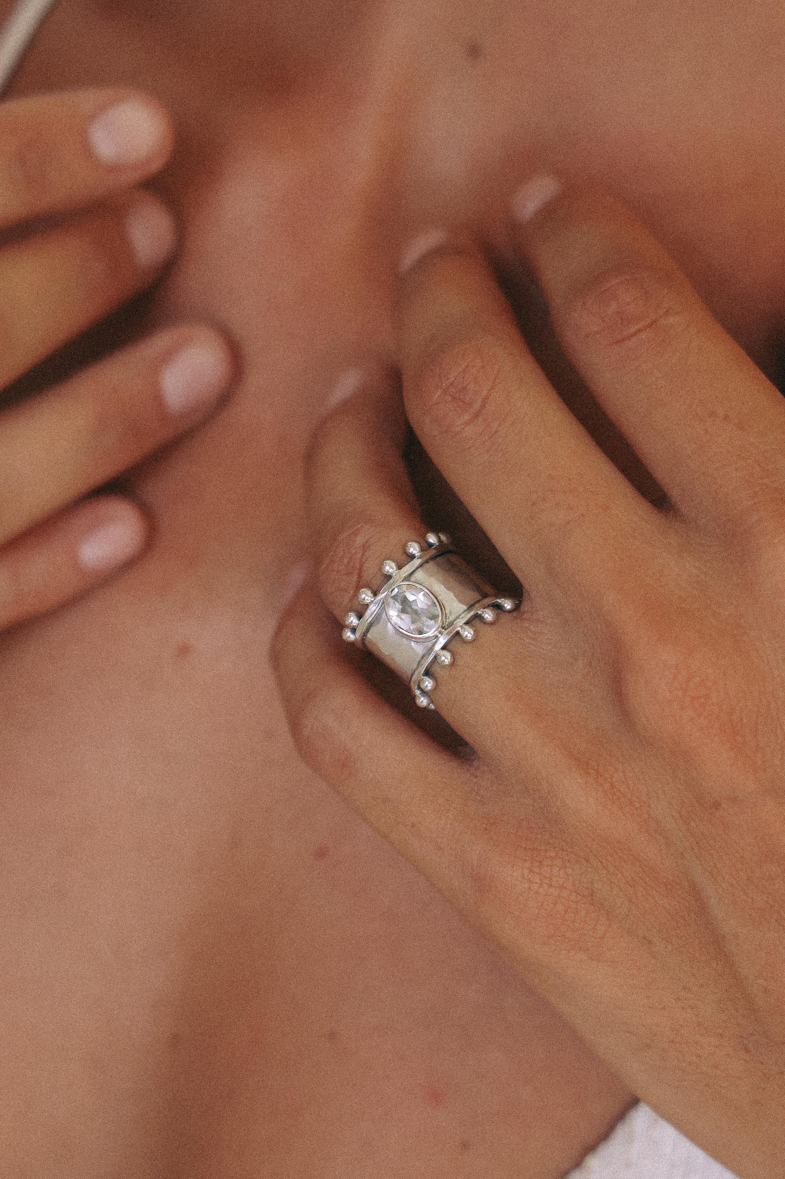 ANILLO ÉTER DE PLATA Y TOPACIO BLANCO