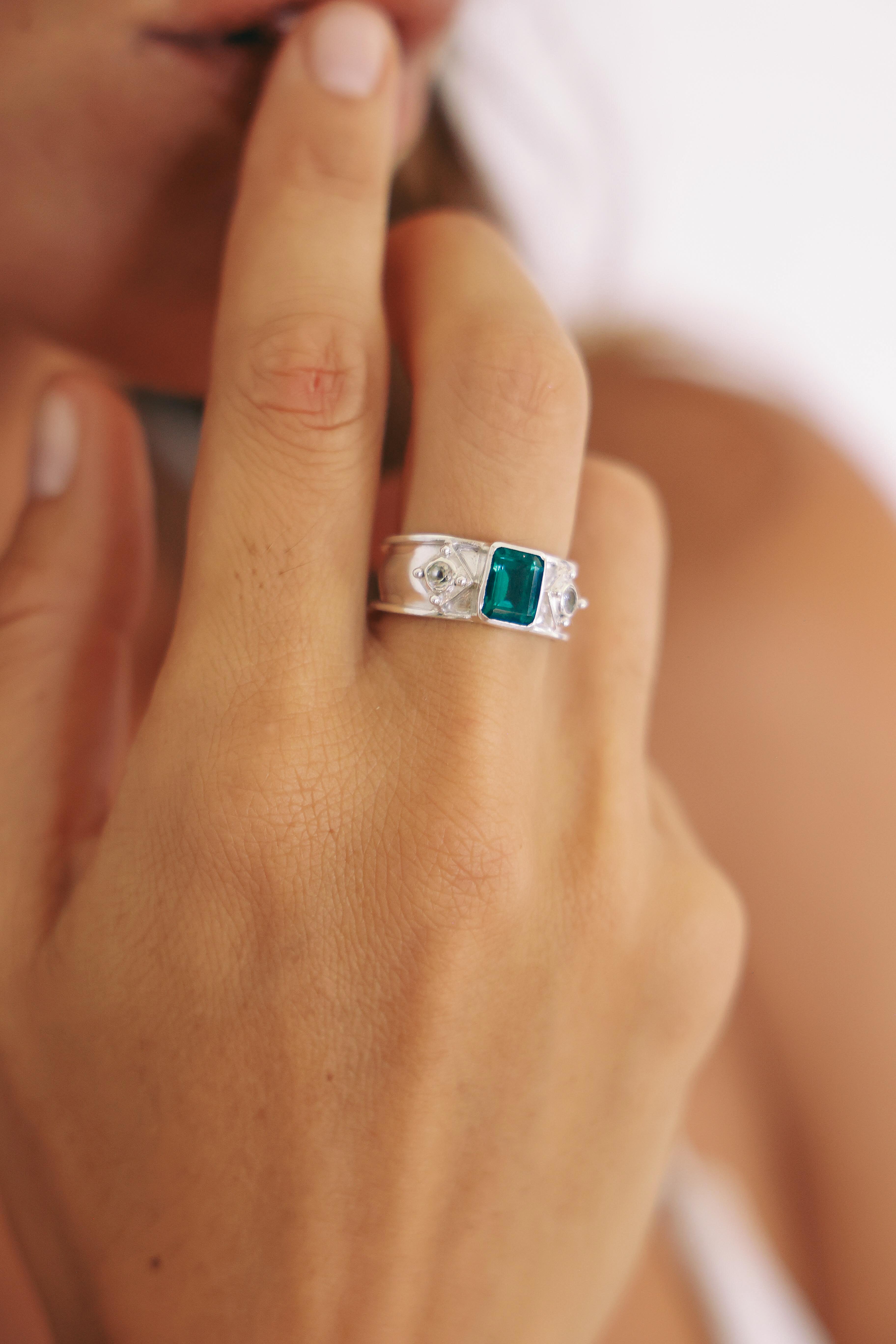 ANILLO AURORA DE PLATA Y CUARZO VERDE