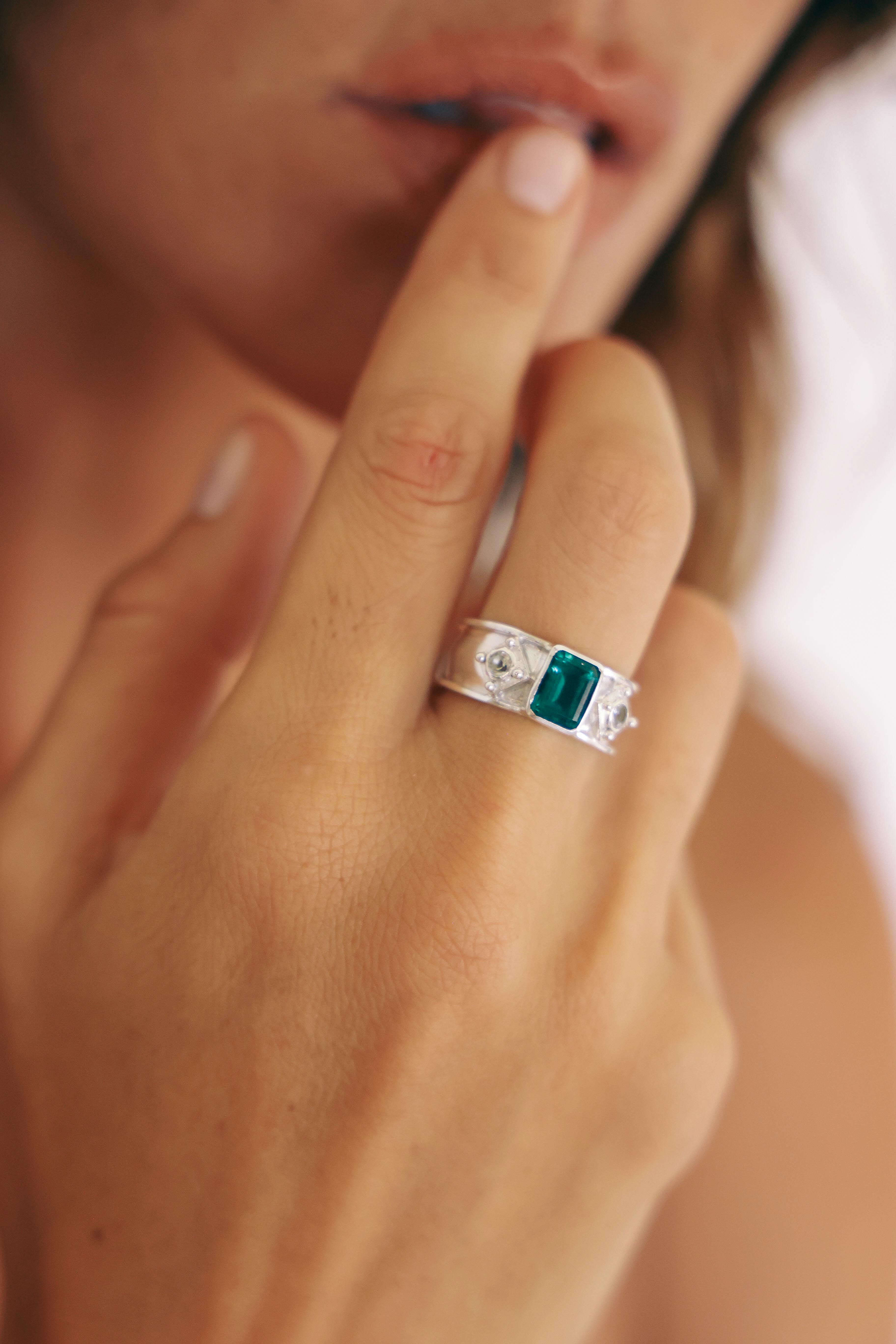 ANILLO AURORA DE PLATA Y CUARZO VERDE