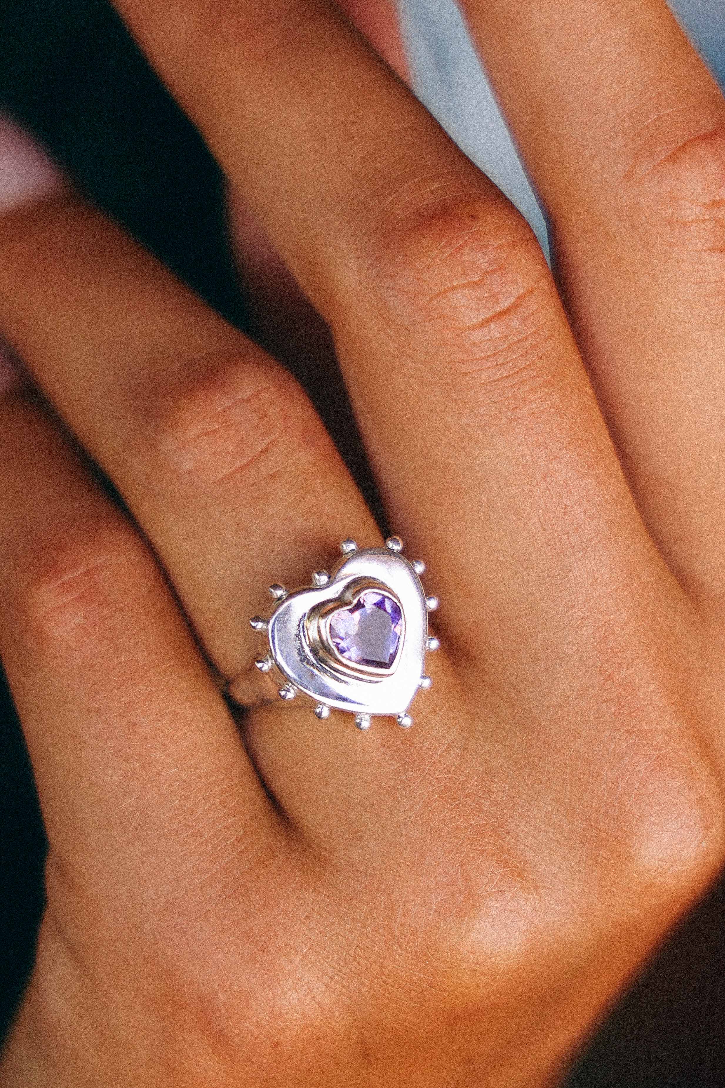 ANILLO CORAZON DE PLATA Y AMATISTA