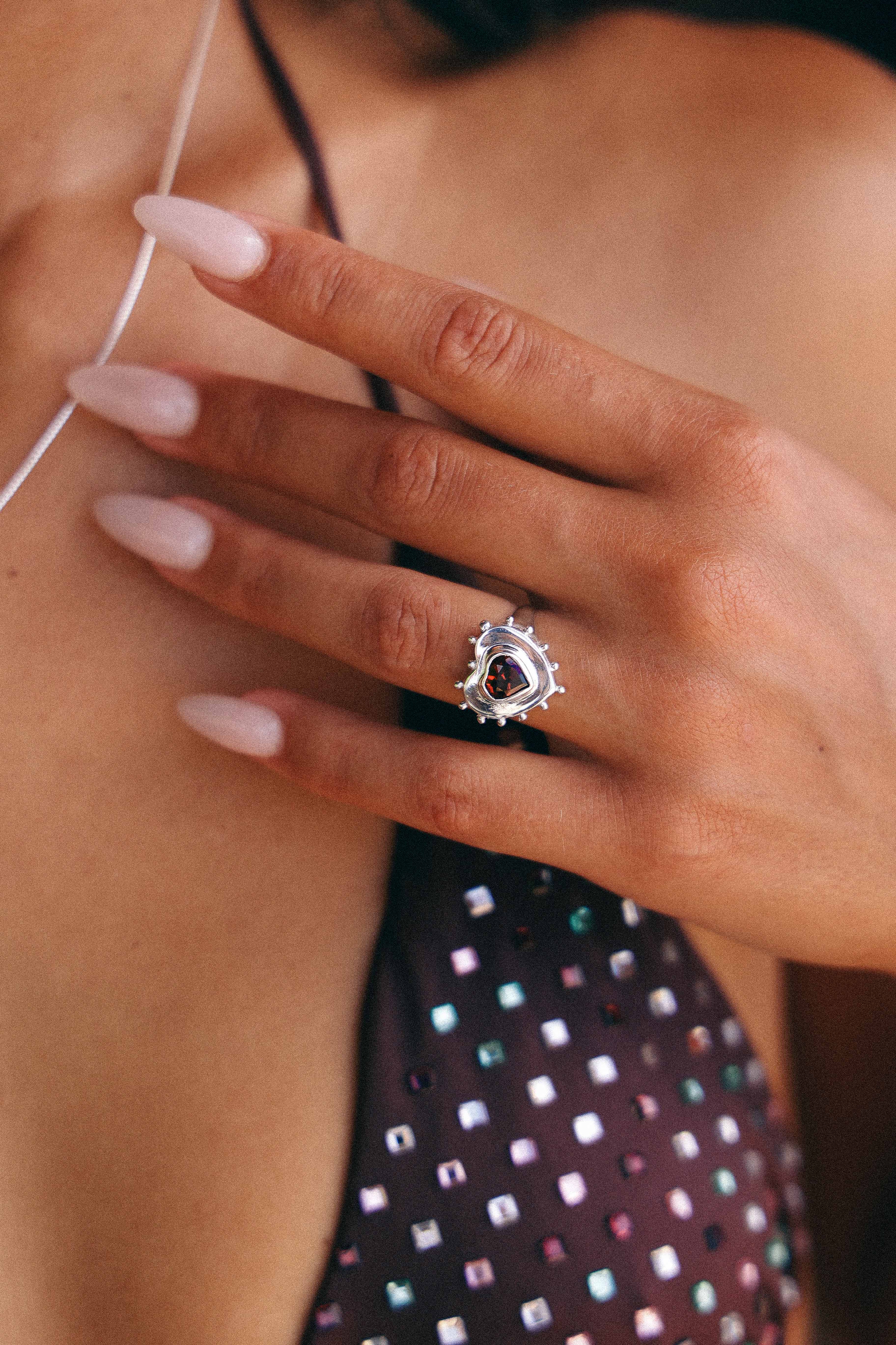 ANILLO CORAZON DE PLATA Y GRANATE