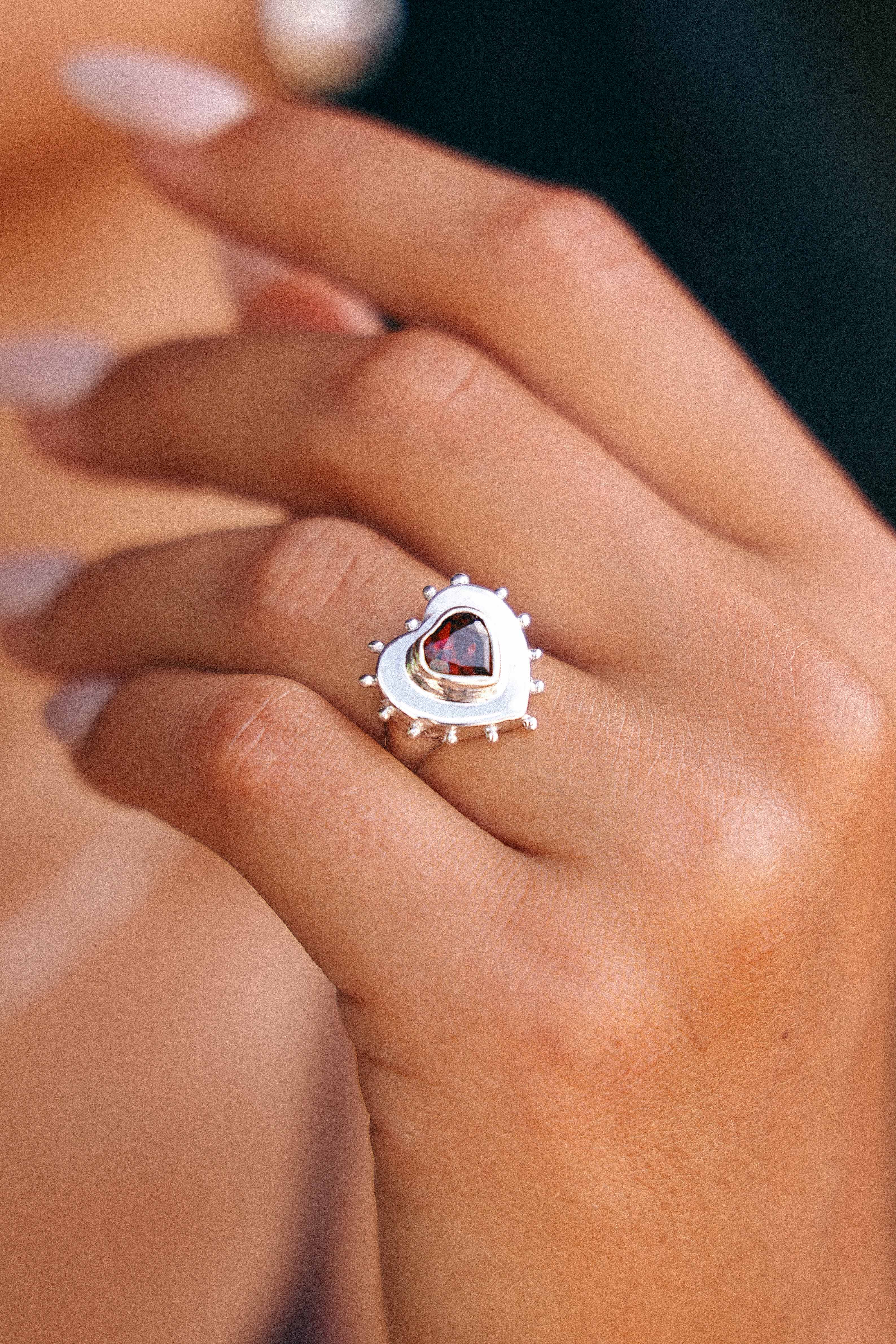 ANILLO CORAZON DE PLATA Y GRANATE