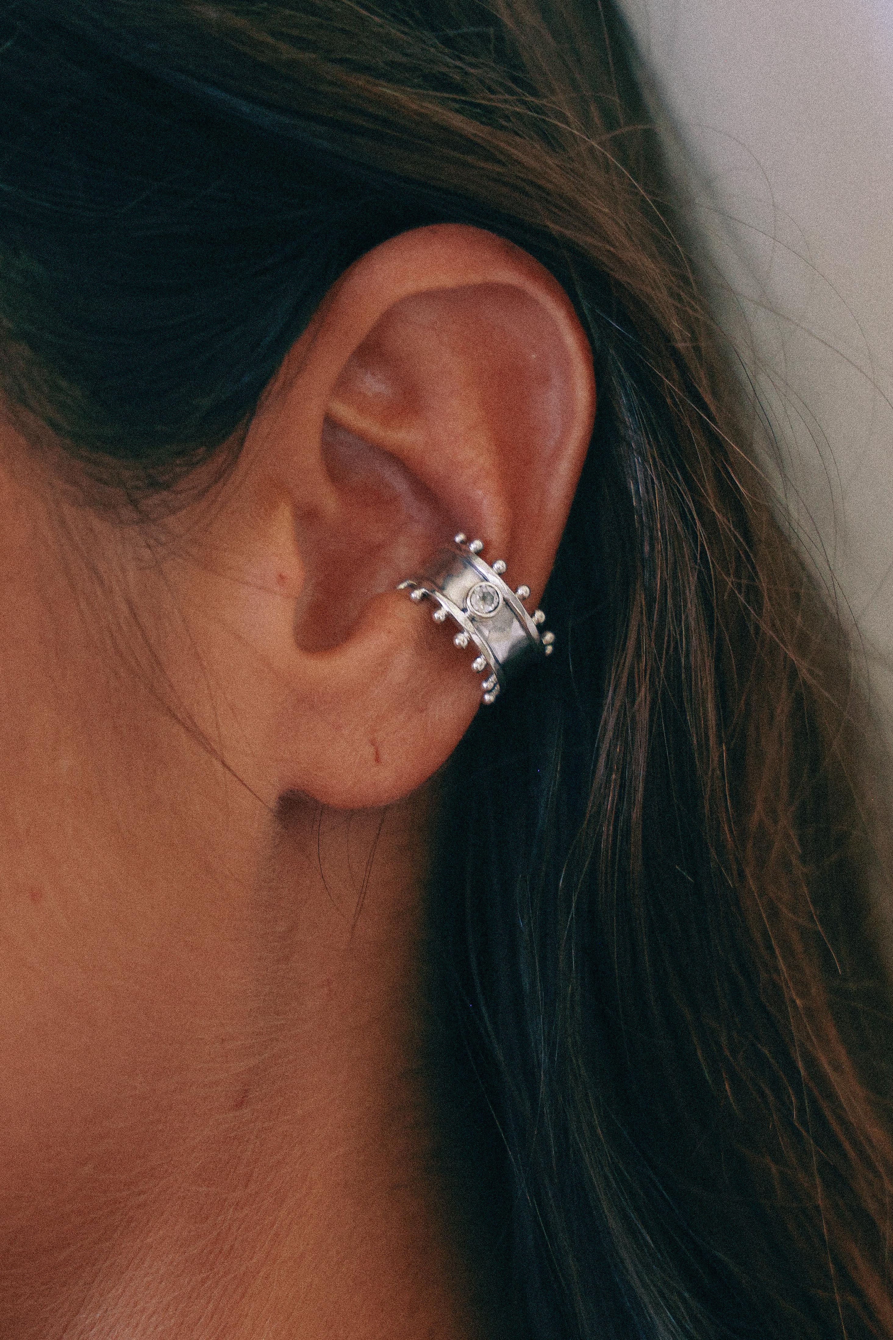 ARO EARCUFF ÉTER DE PLATA TOPACIO BLANCO