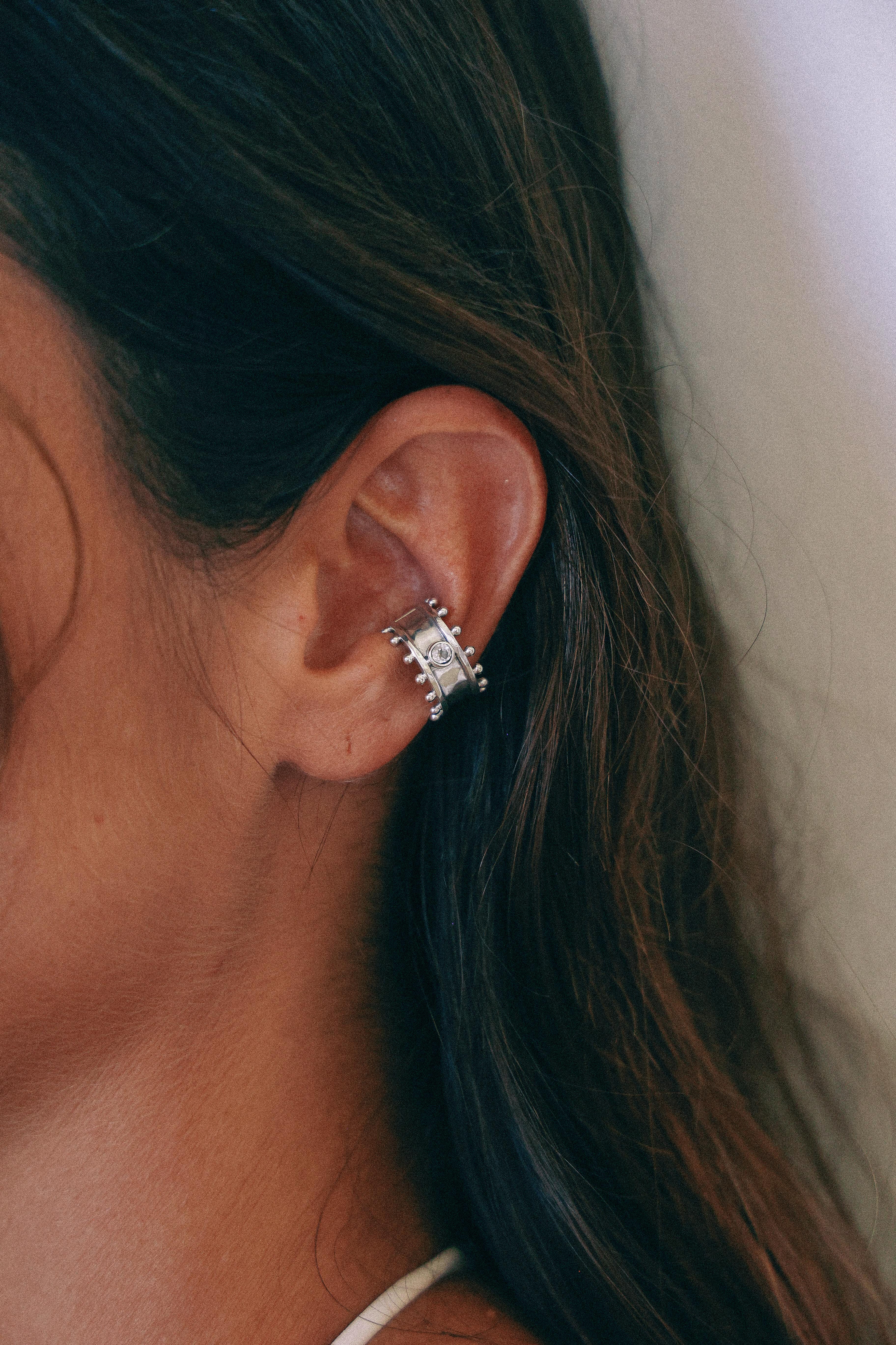 ARO EARCUFF ÉTER DE PLATA TOPACIO BLANCO