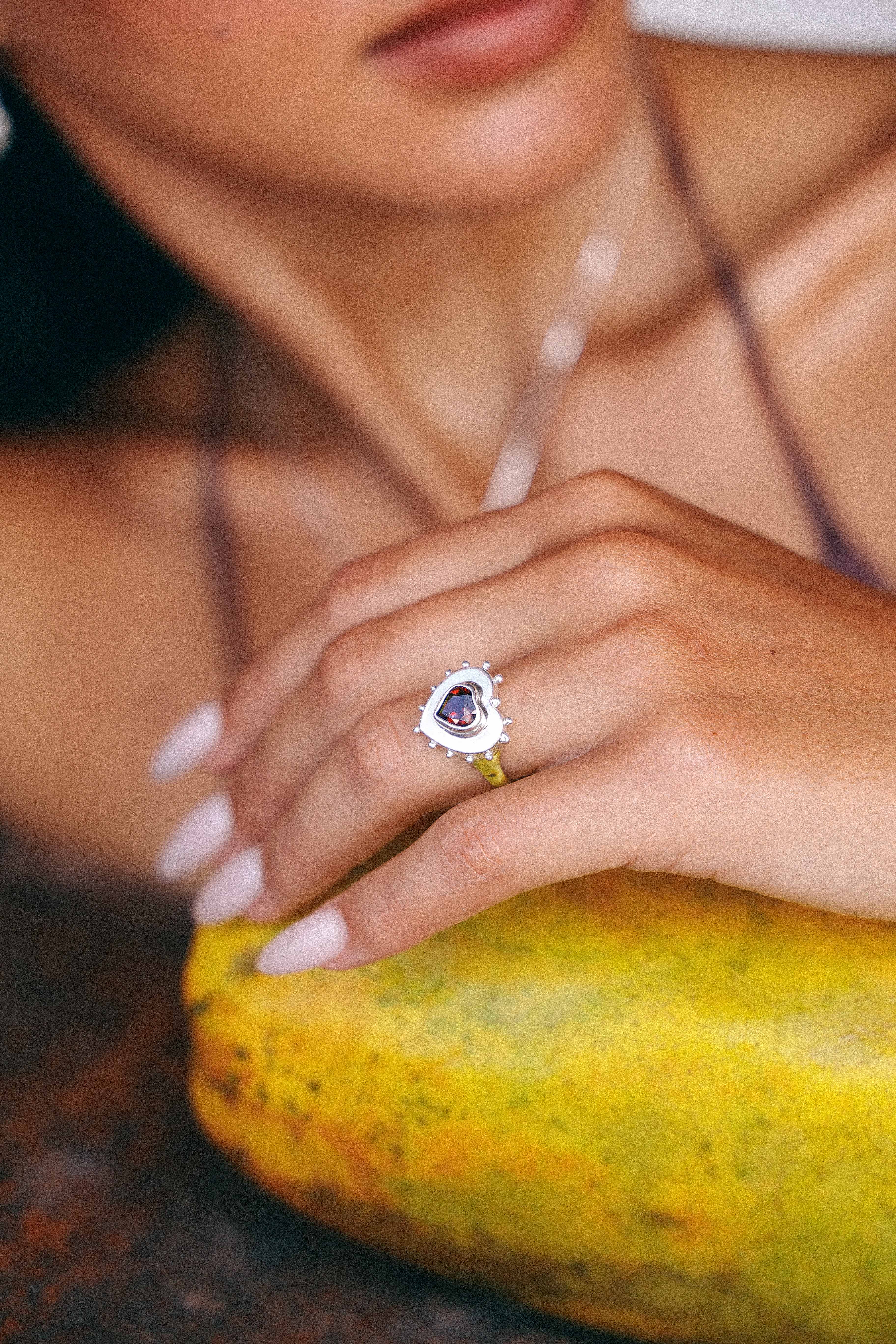 ANILLO CORAZON DE PLATA Y GRANATE