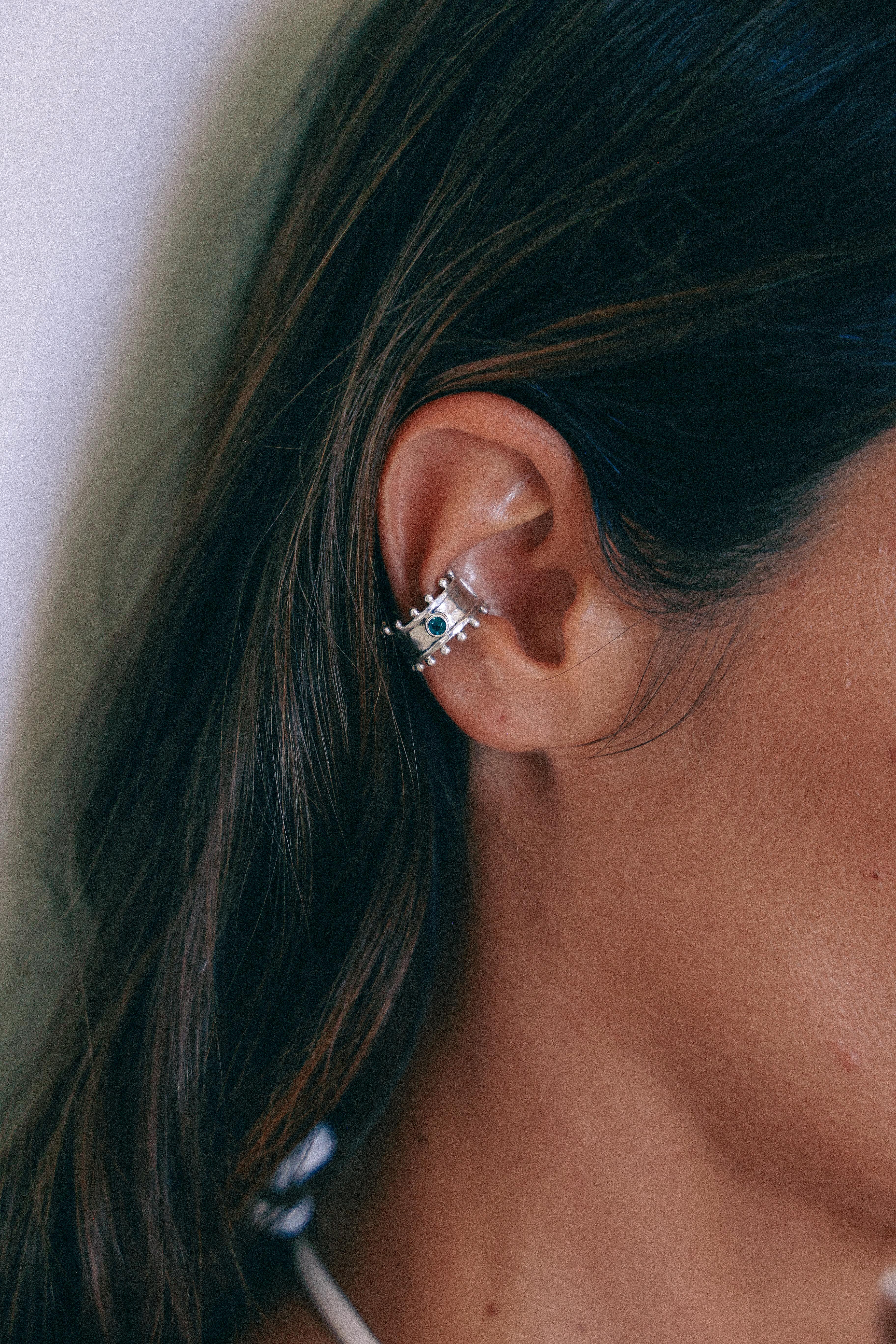 ARO EARCUFF ÉTER DE PLATA Y CUARZO VERDE