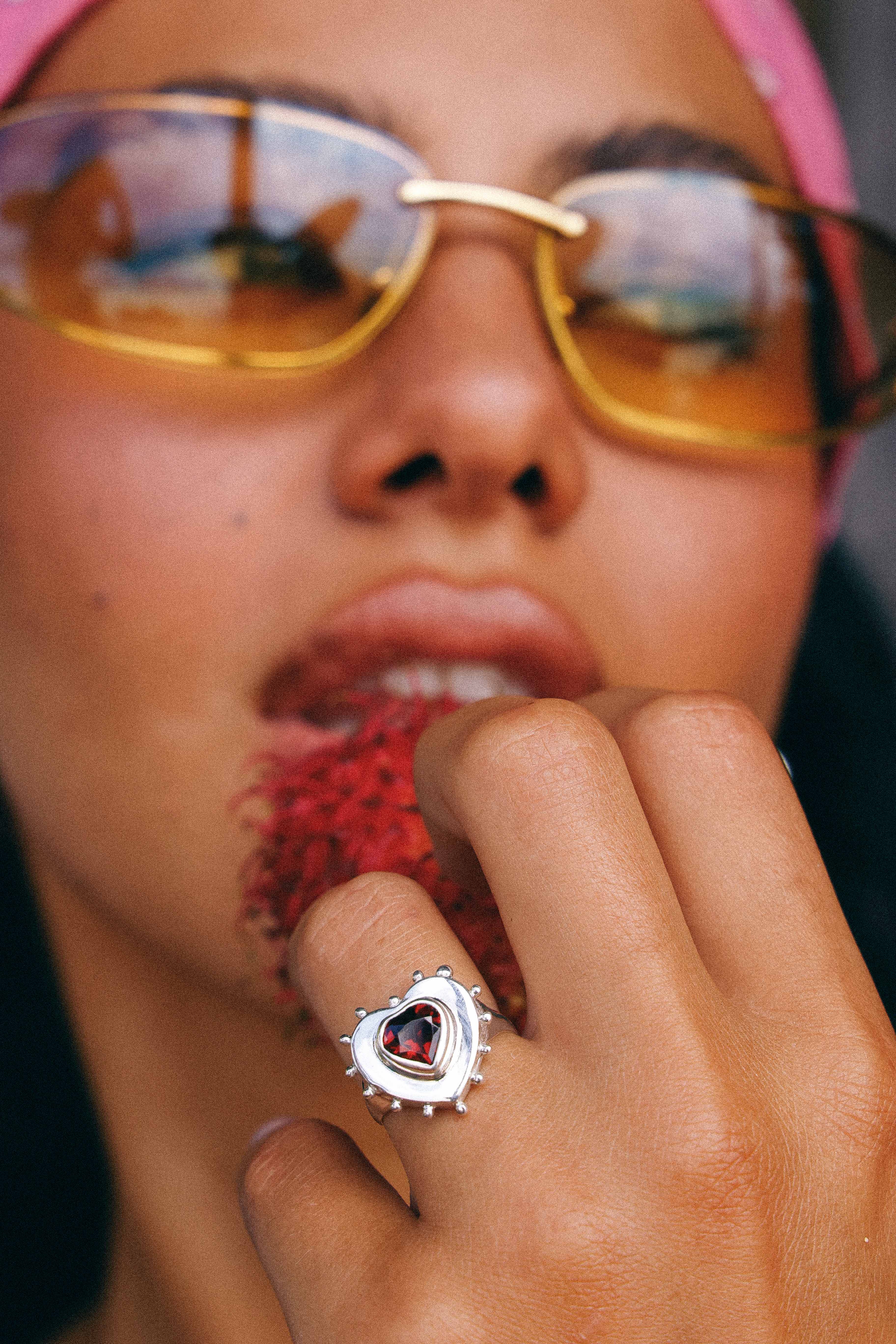 ANILLO CORAZON DE PLATA Y GRANATE