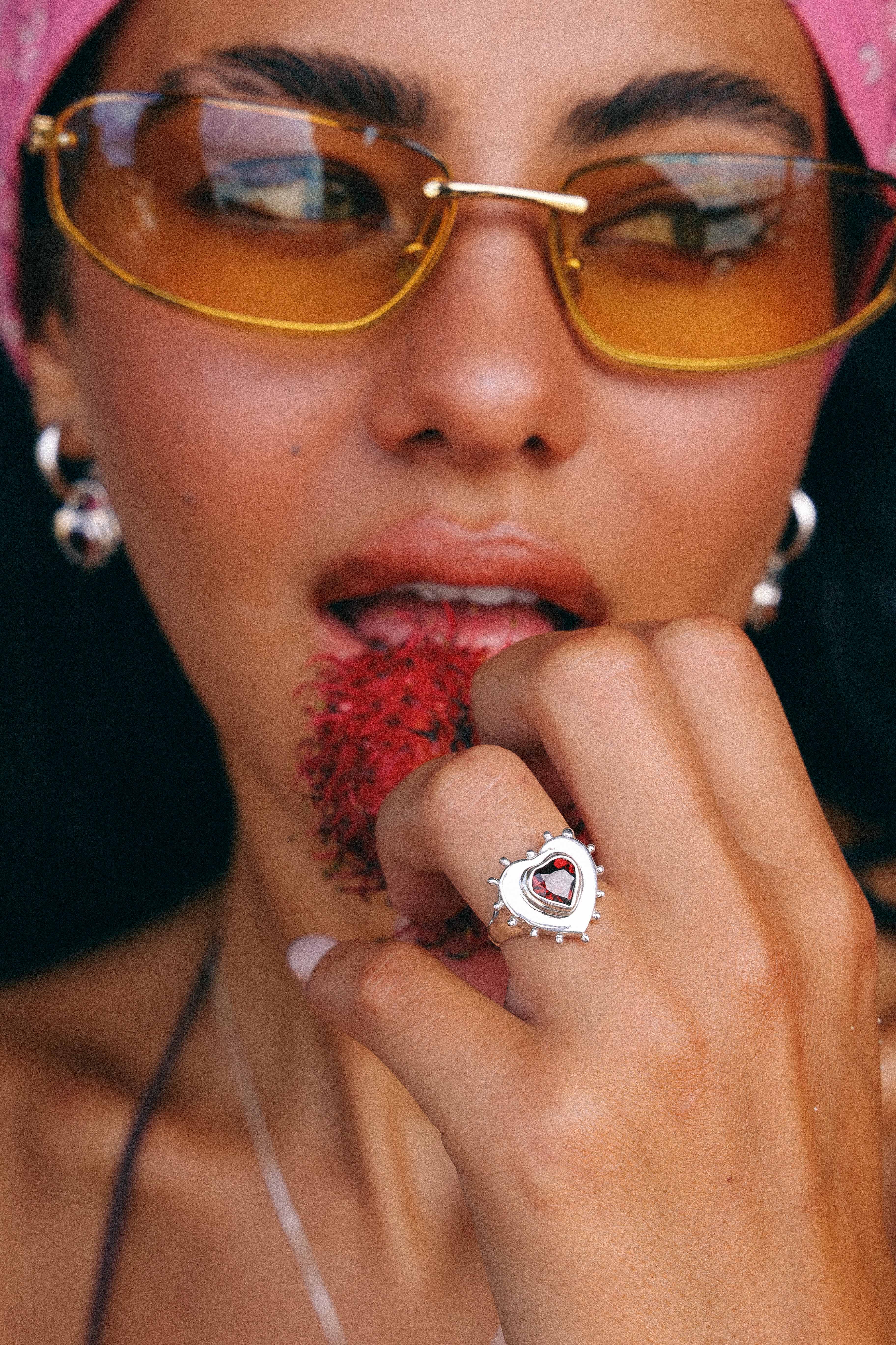 ANILLO CORAZON DE PLATA Y GRANATE