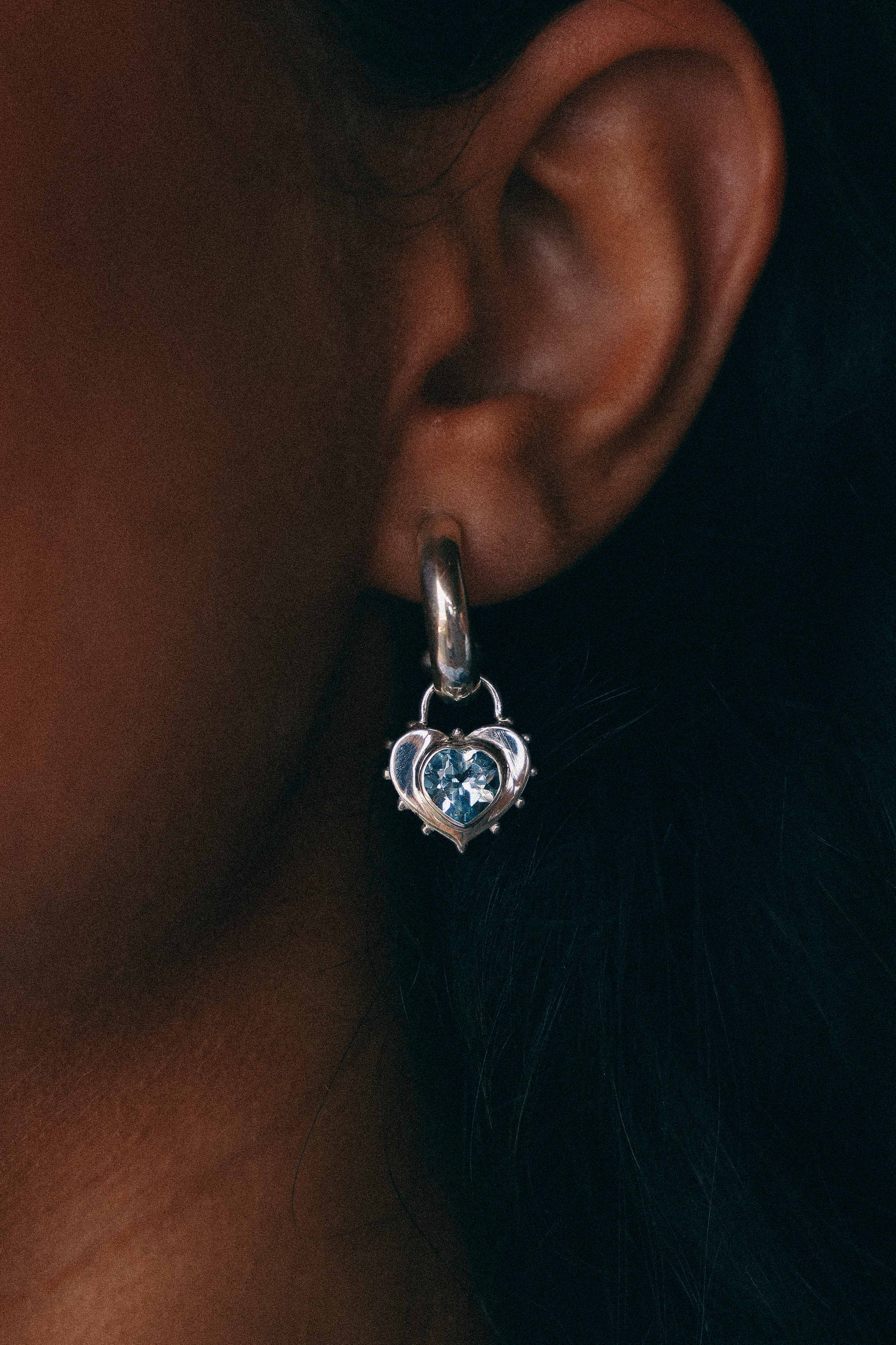 AROS CORAZON DE PLATA Y TOPACIO CELESTE