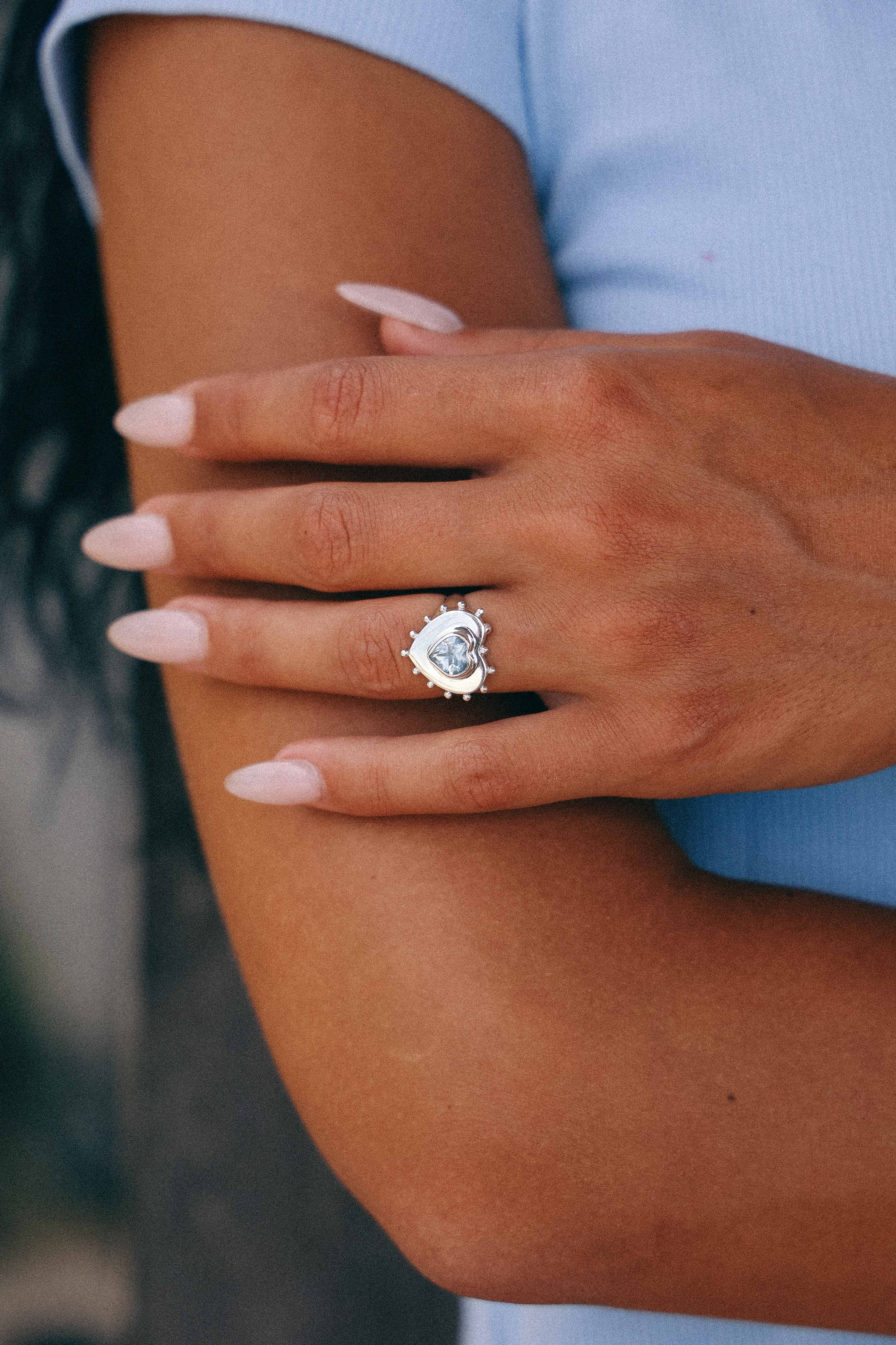 ANILLO CORAZON DE PLATA Y TOPACIO
