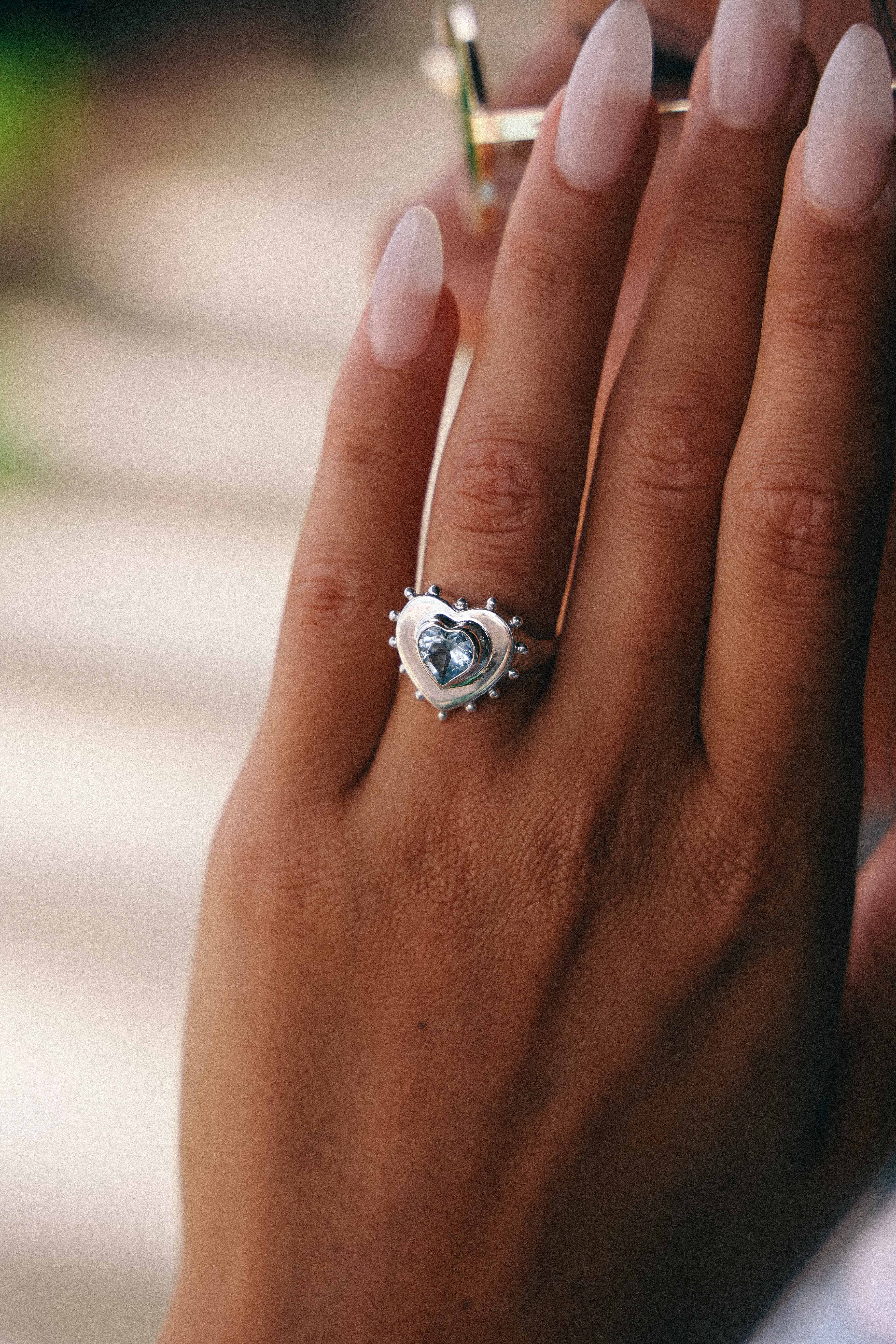 ANILLO CORAZON DE PLATA Y TOPACIO