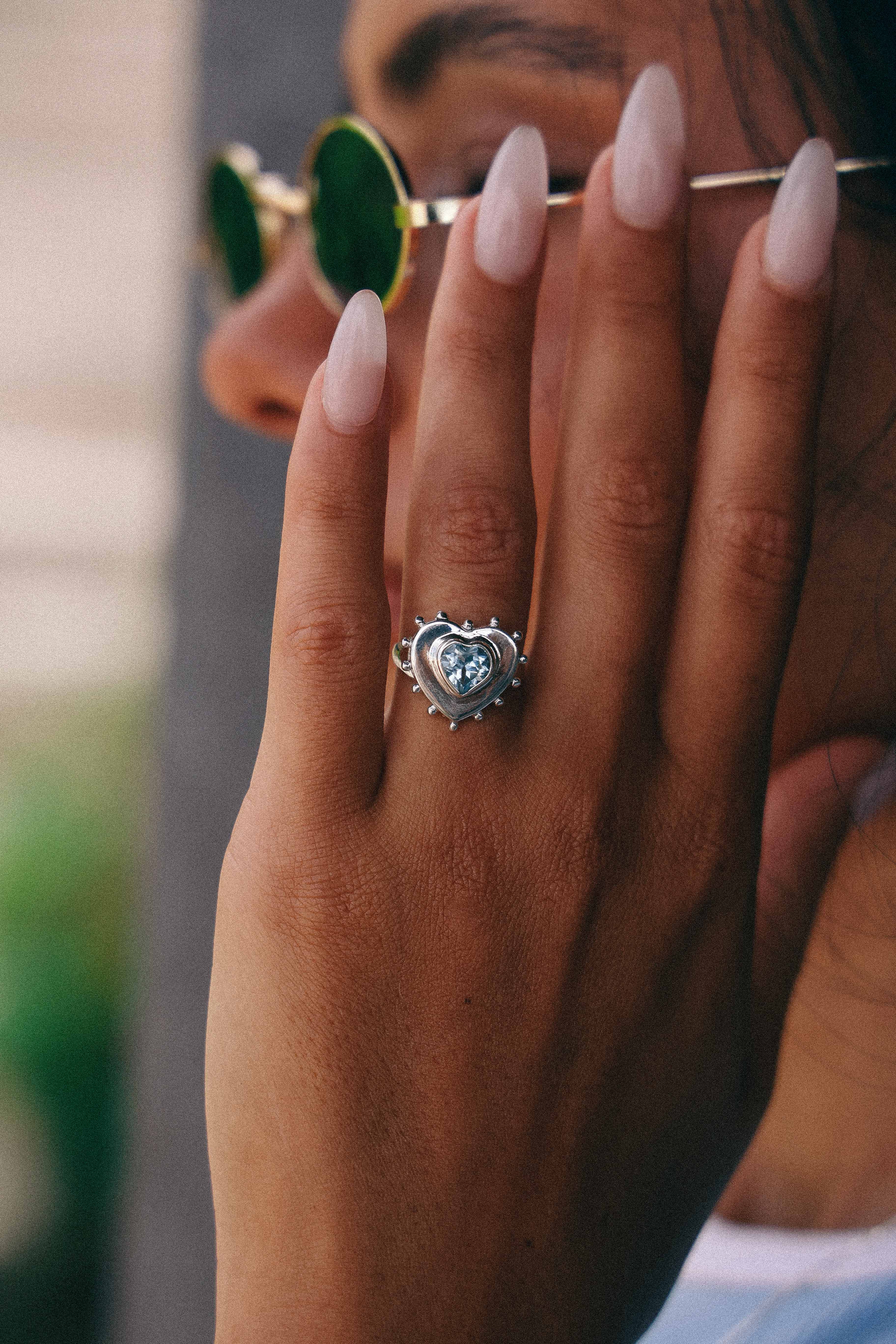 ANILLO CORAZON DE PLATA Y TOPACIO