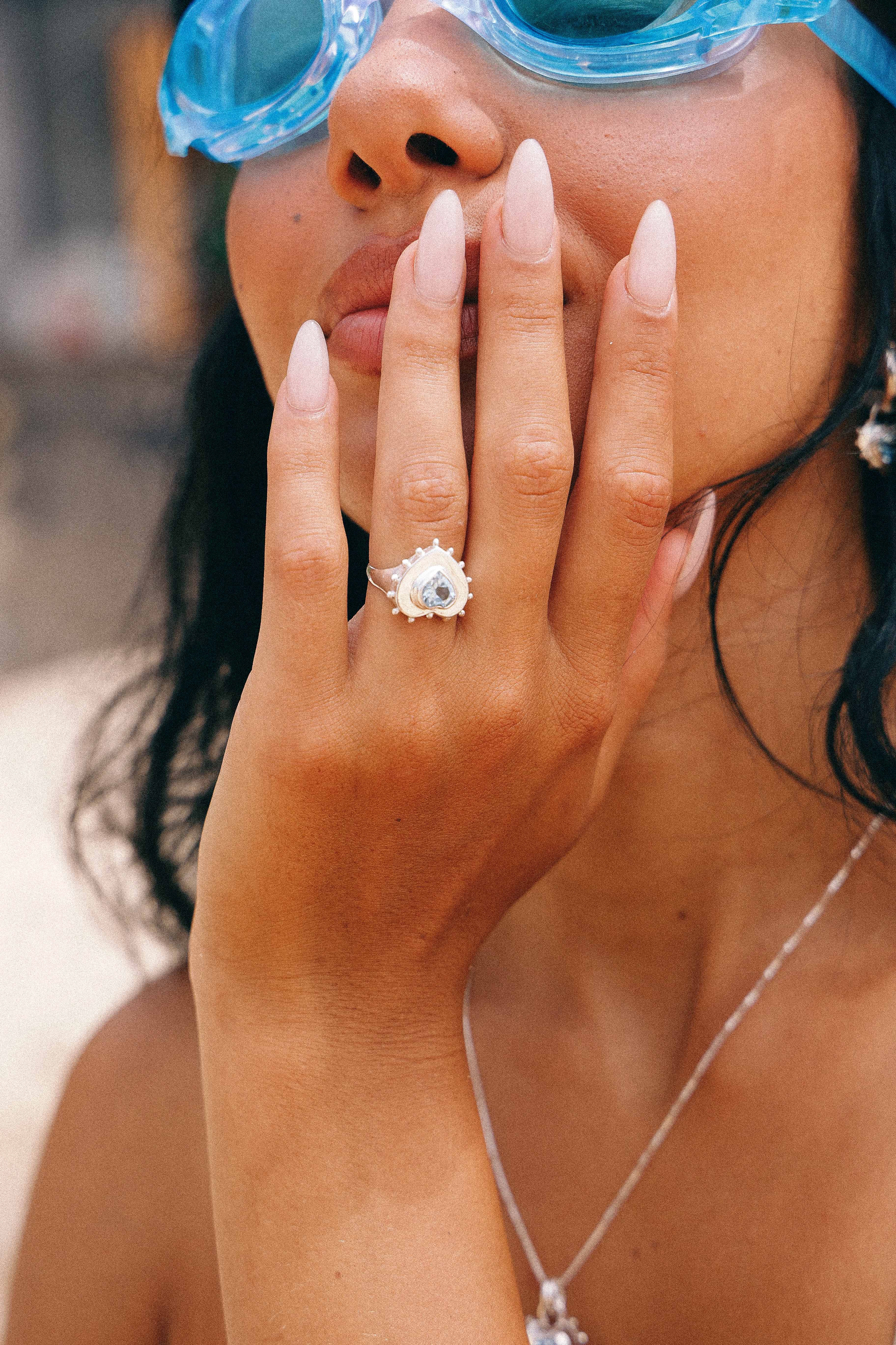 ANILLO CORAZON DE PLATA Y TOPACIO