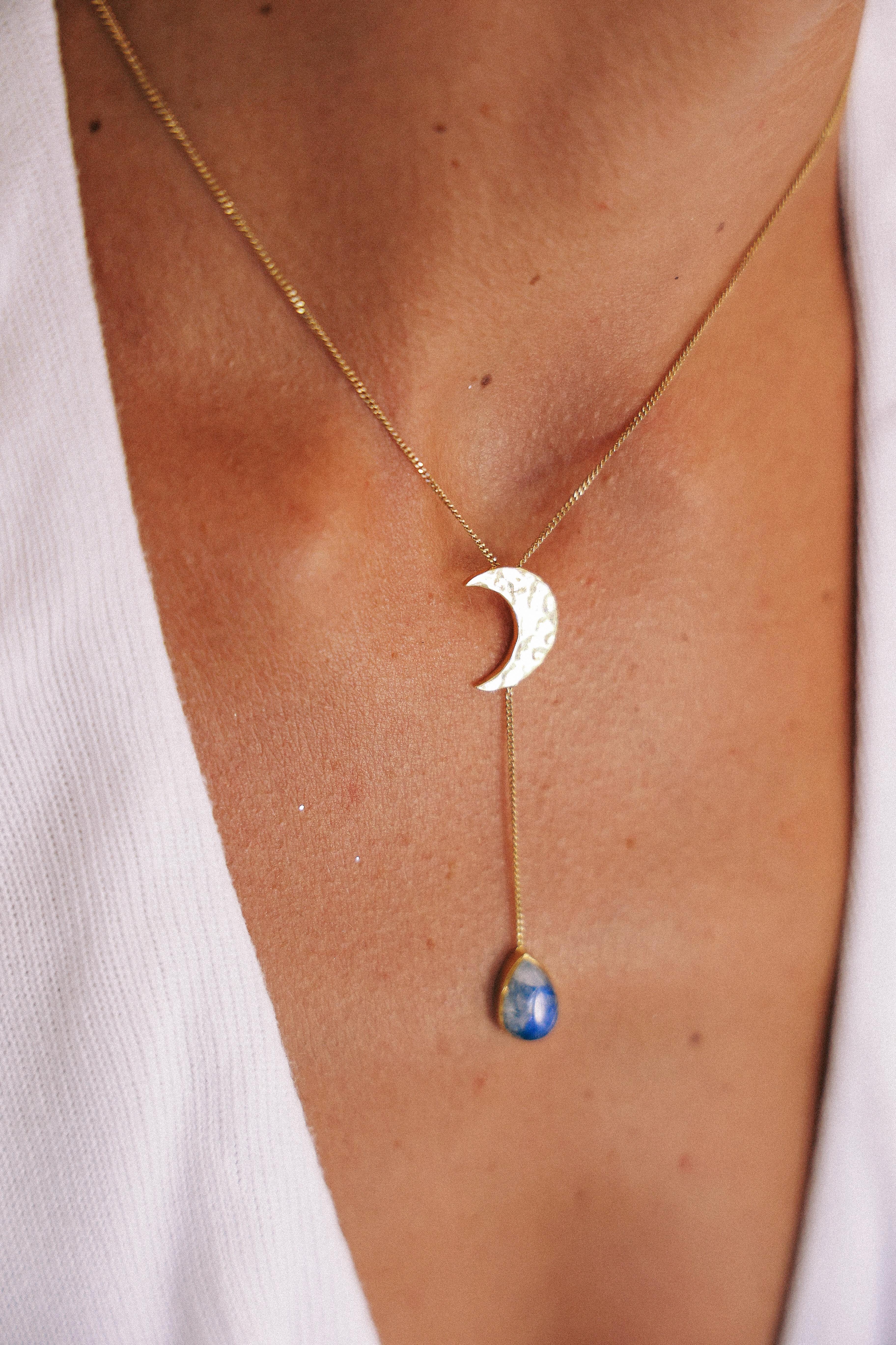 COLLAR LUNEA GOLD Y PIEDRA LUNA