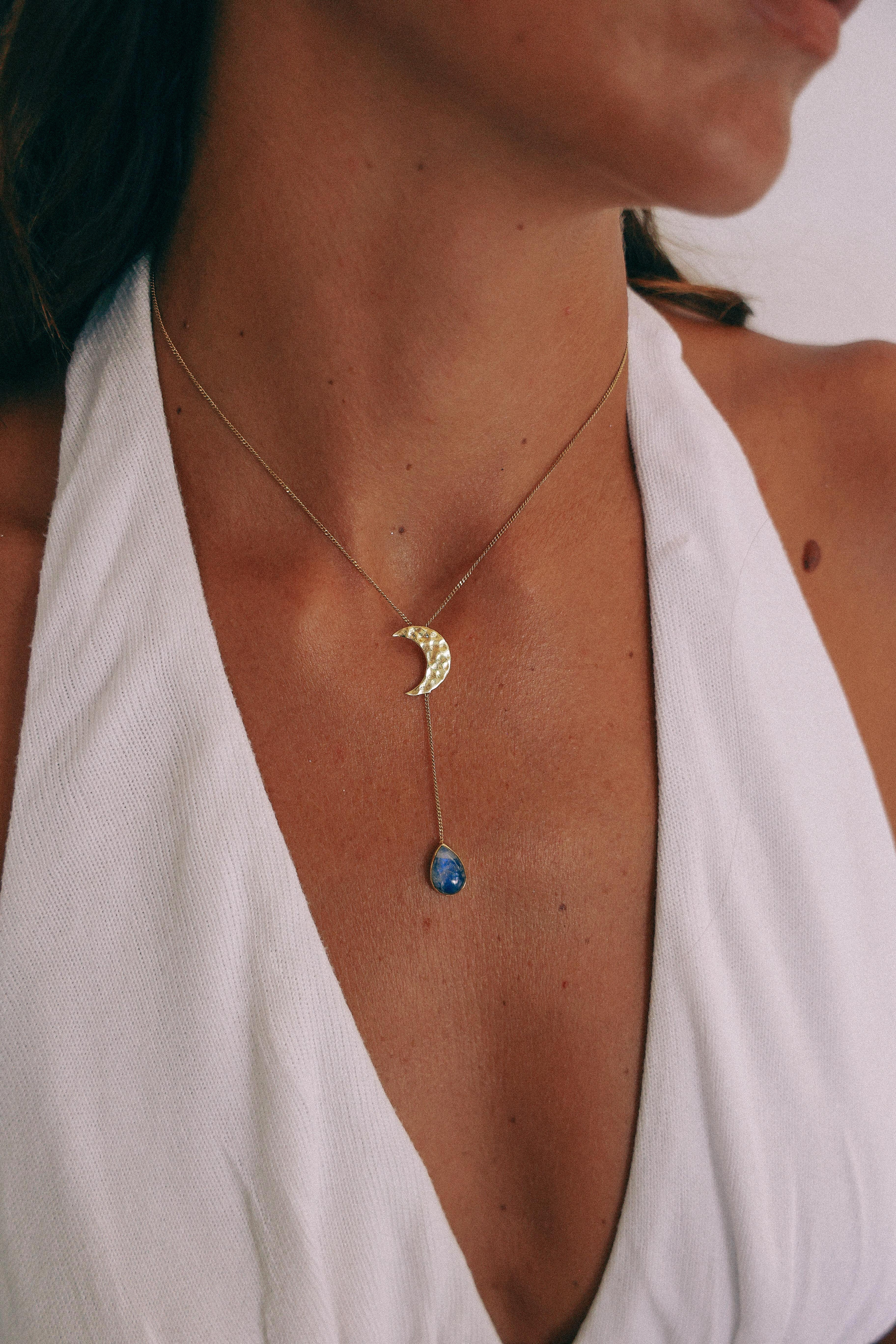 COLLAR LUNEA GOLD Y PIEDRA LUNA