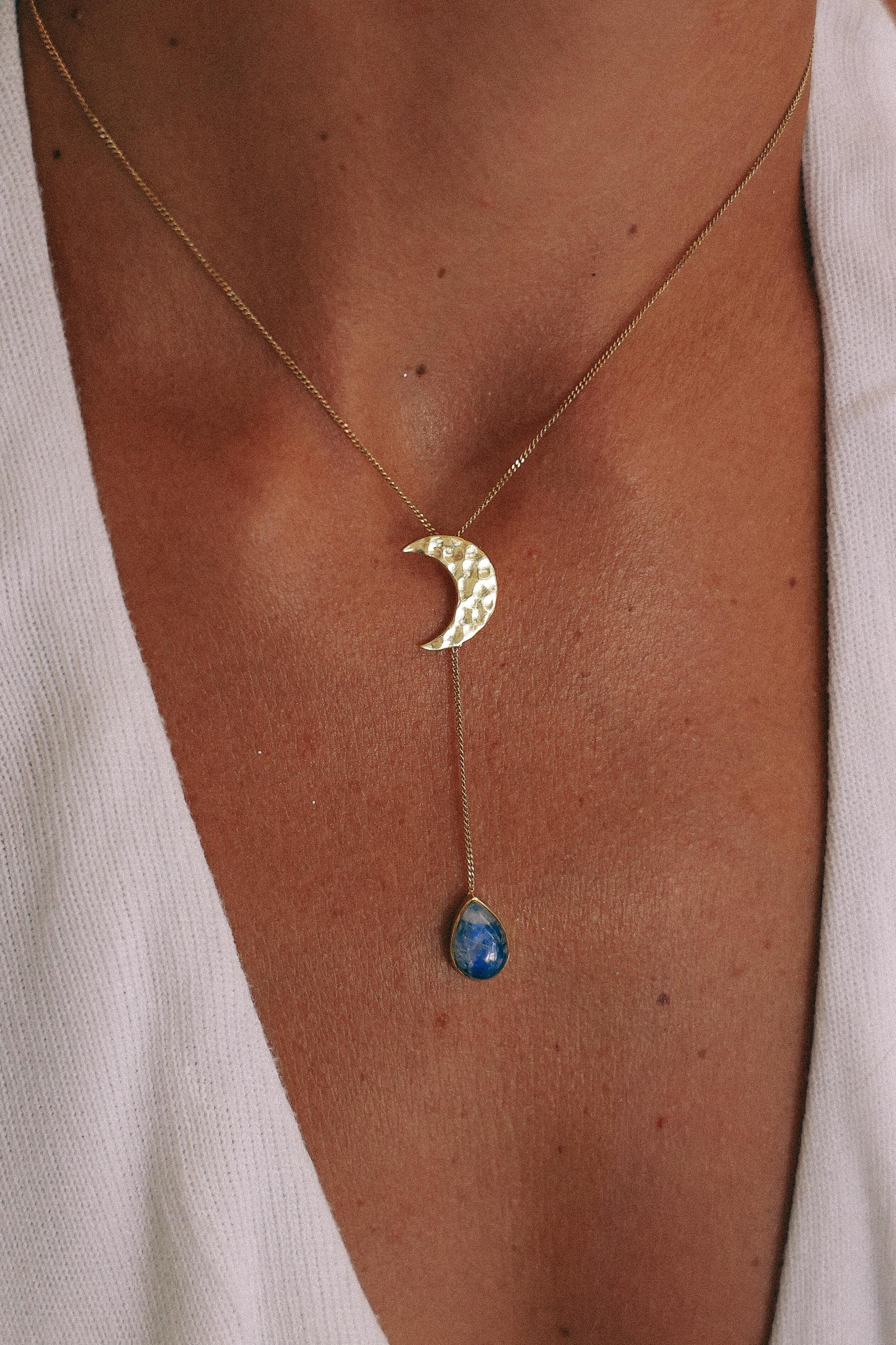 COLLAR LUNEA GOLD Y PIEDRA LUNA