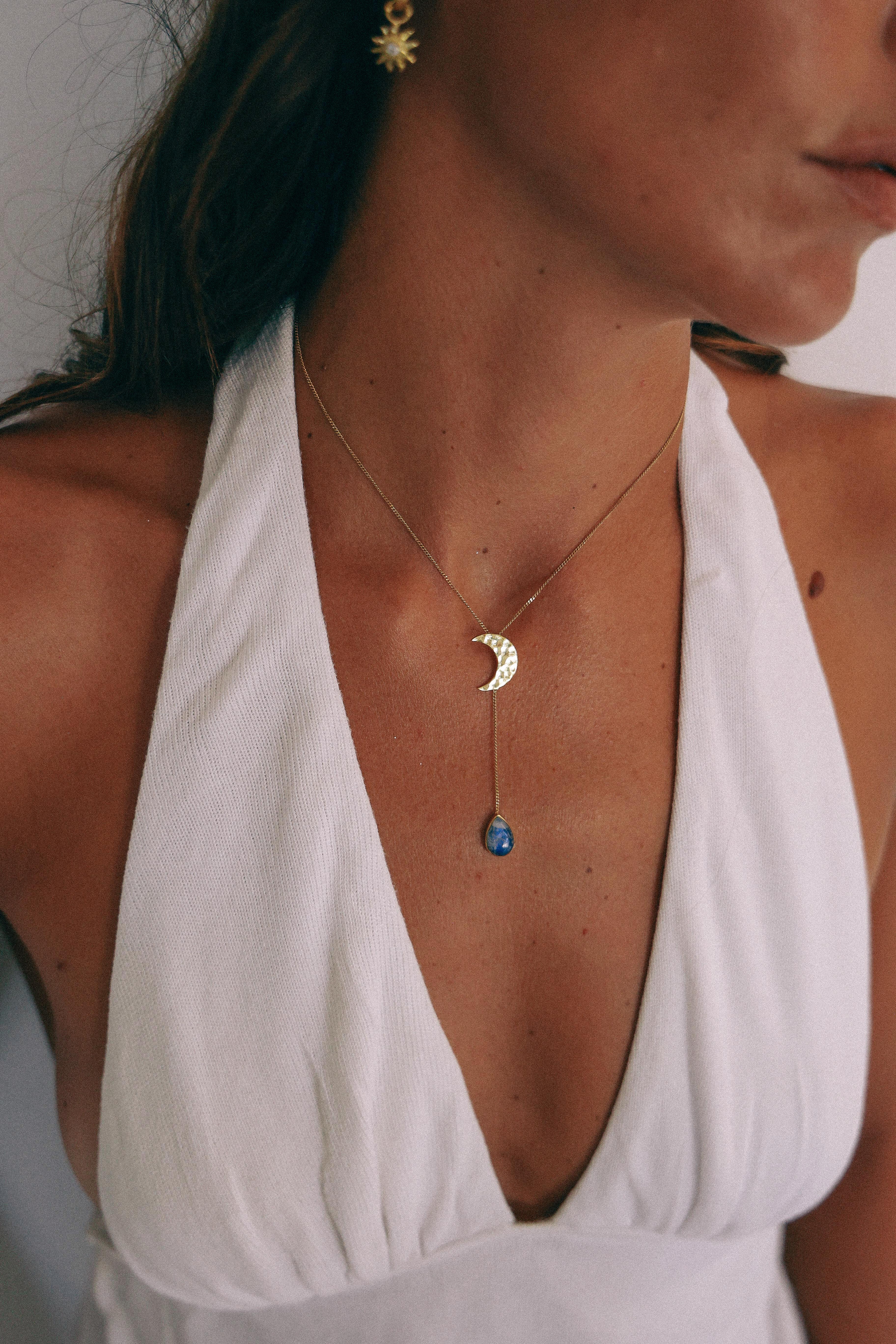 COLLAR LUNEA GOLD Y PIEDRA LUNA