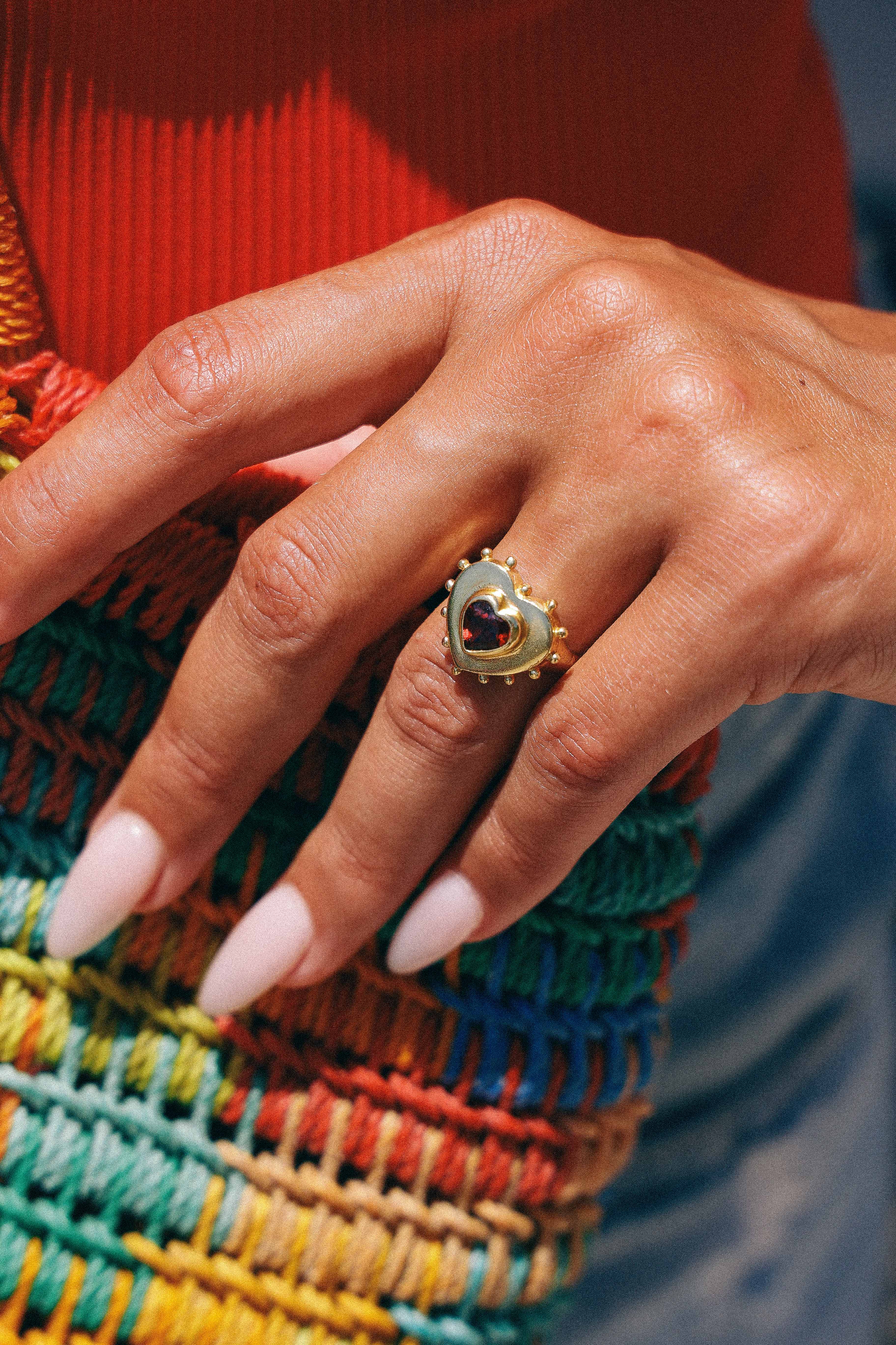 ANILLO CORAZON GRANATE GOLD