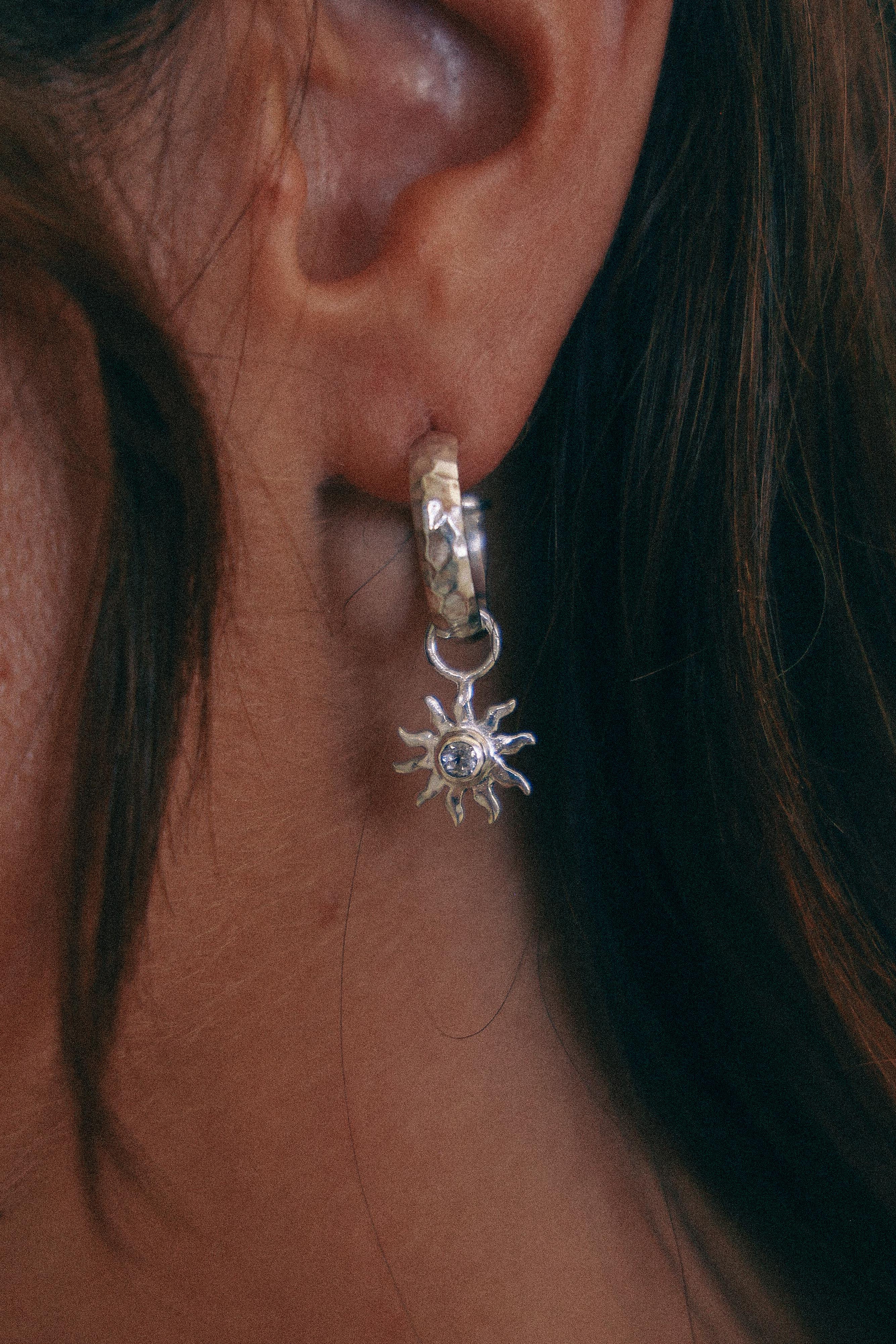 AROS AUREA DE PLATA Y TOPACIO BLANCO