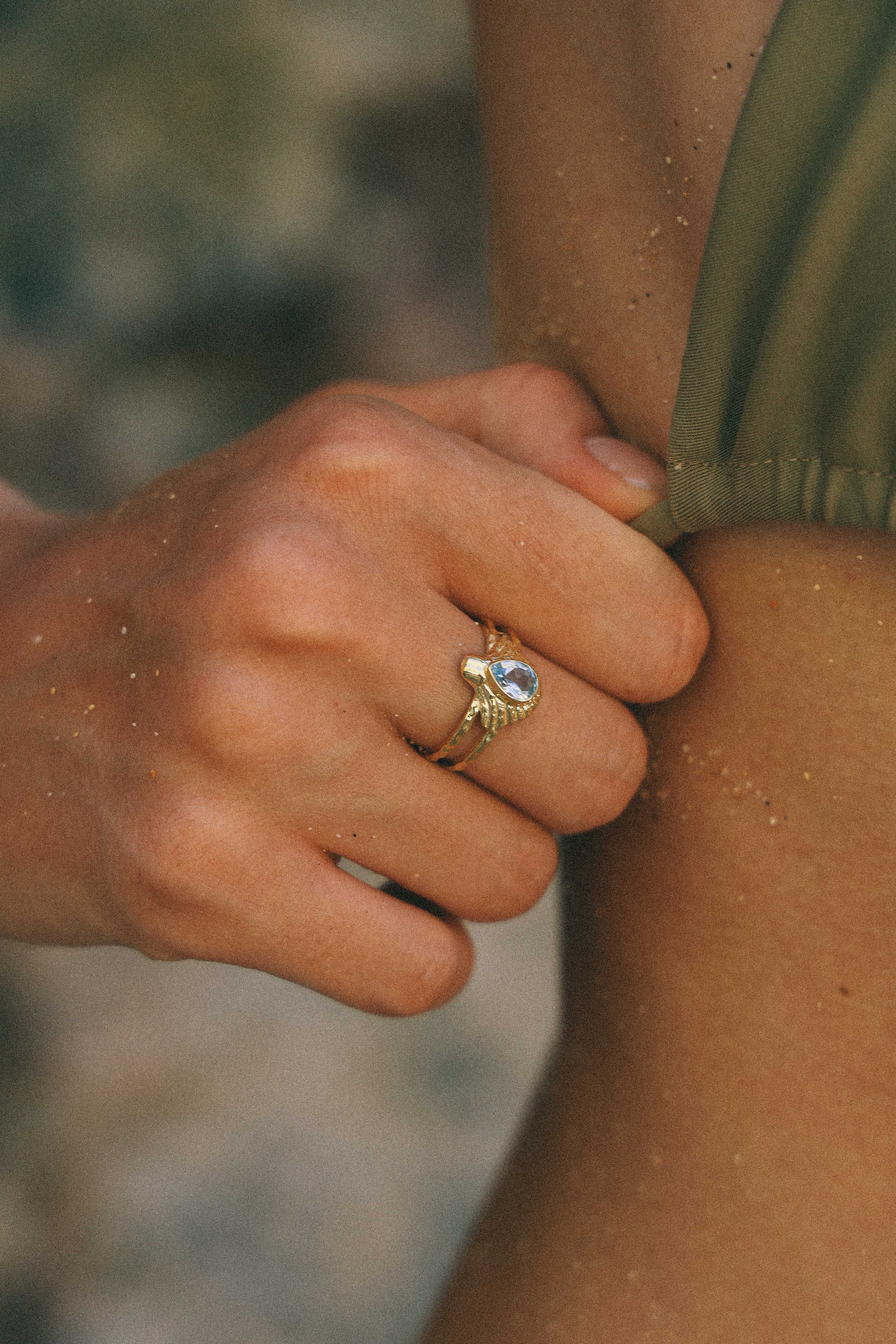 ANILLO CLAM TOPACIO ORO
