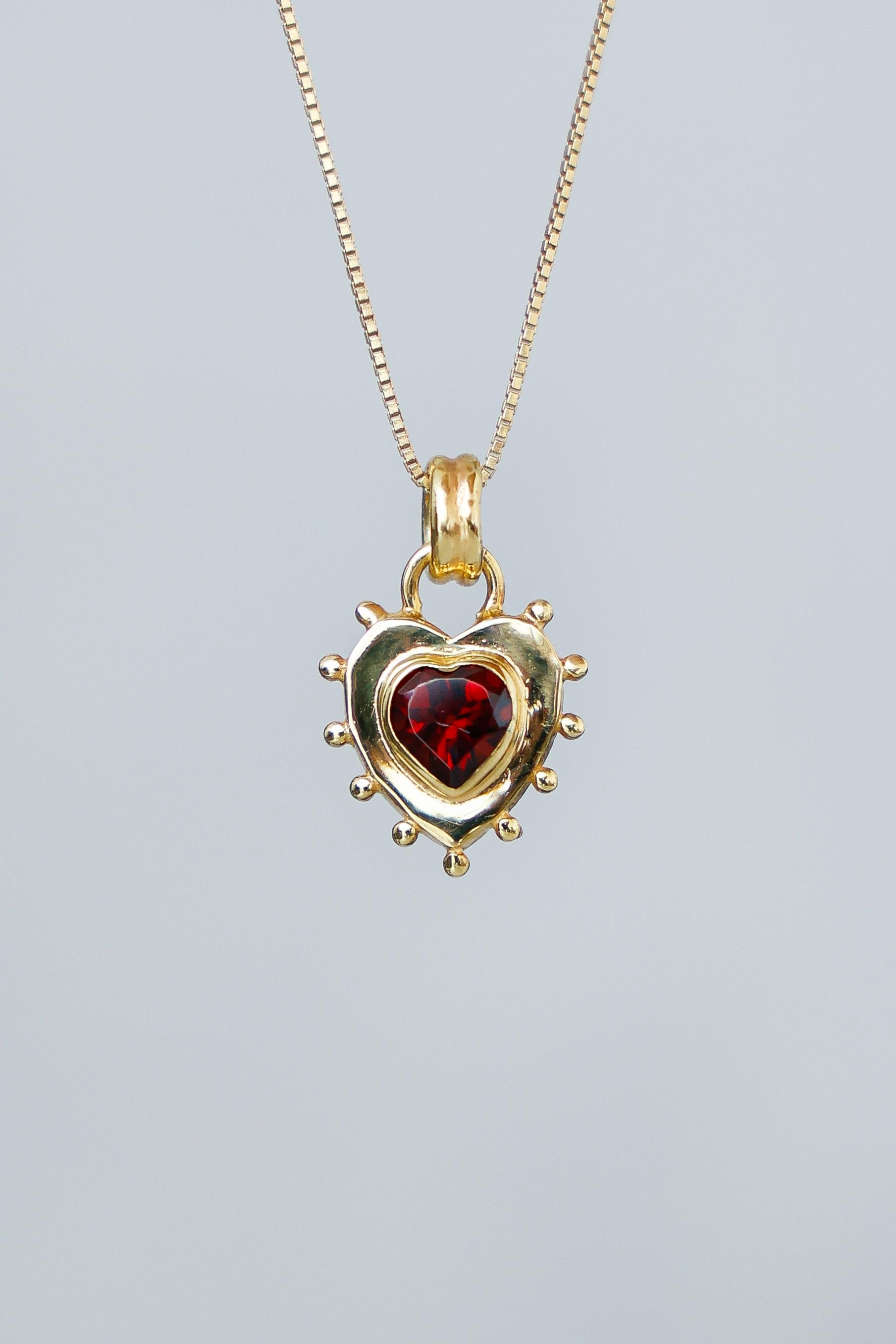 COLLAR CORAZON GRANATE GOLD