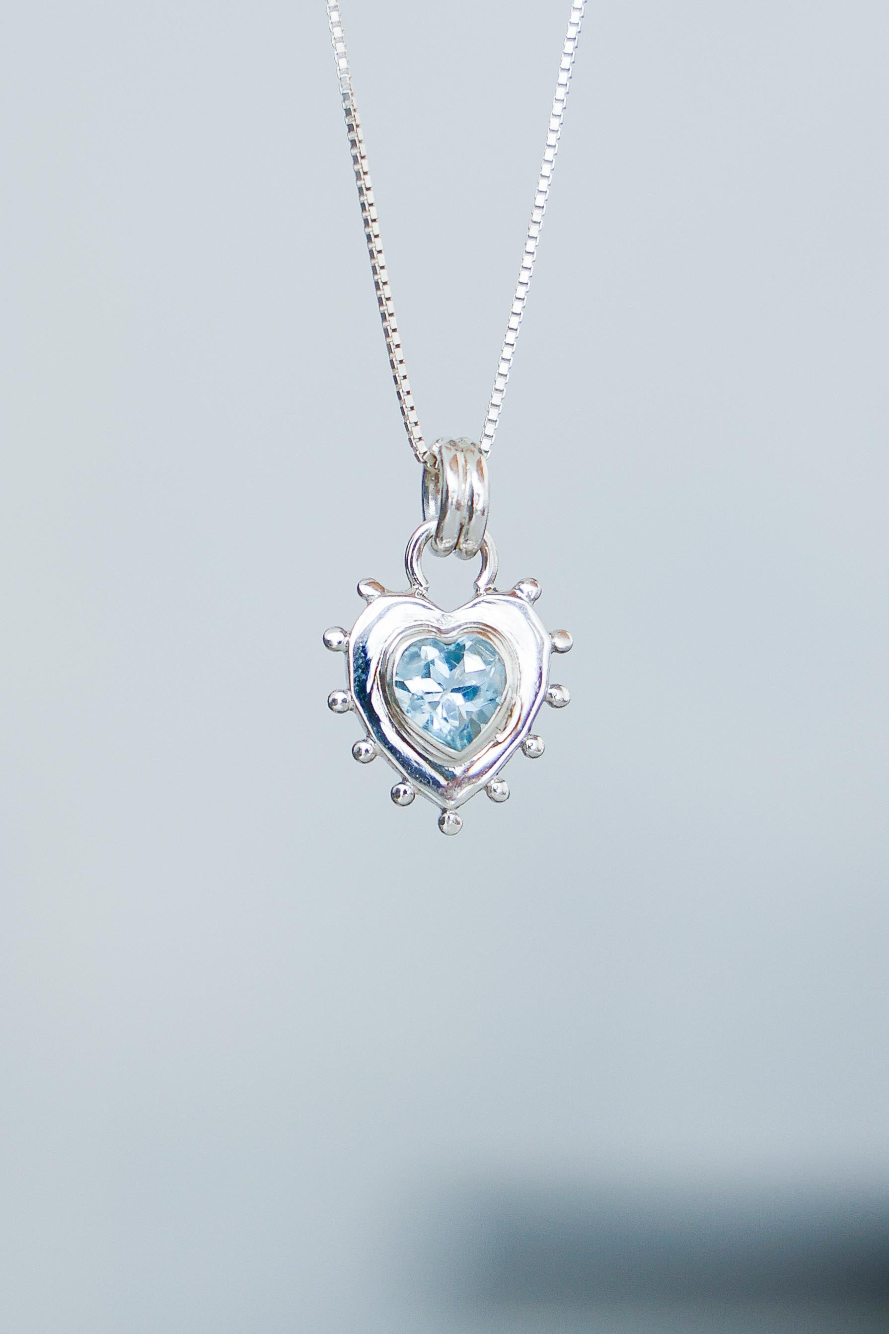 COLLAR CORAZON PLATA Y TOPACIO CELESTE