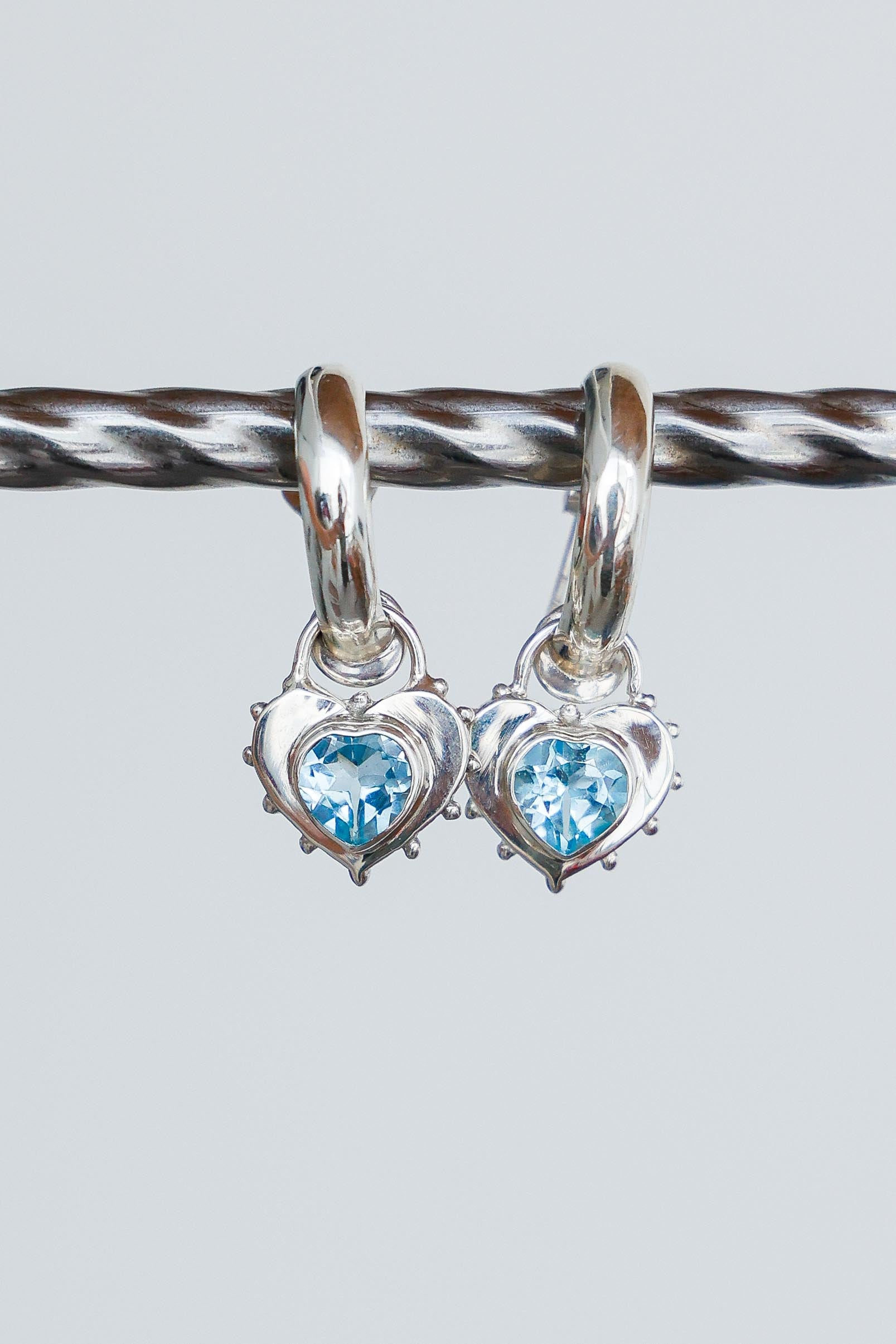 AROS CORAZON DE PLATA Y TOPACIO CELESTE
