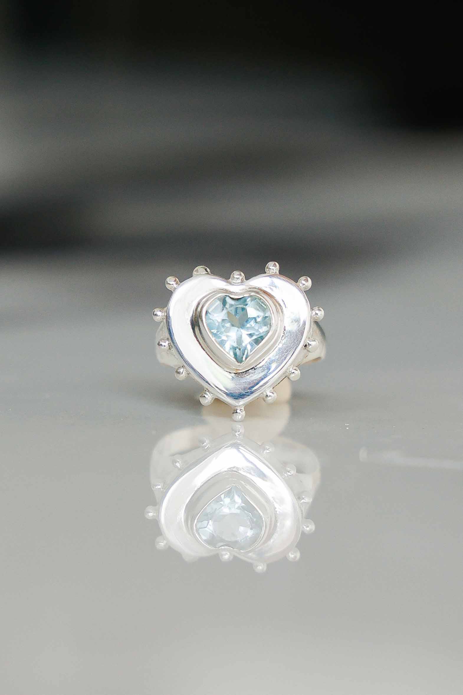 ANILLO CORAZON DE PLATA Y TOPACIO