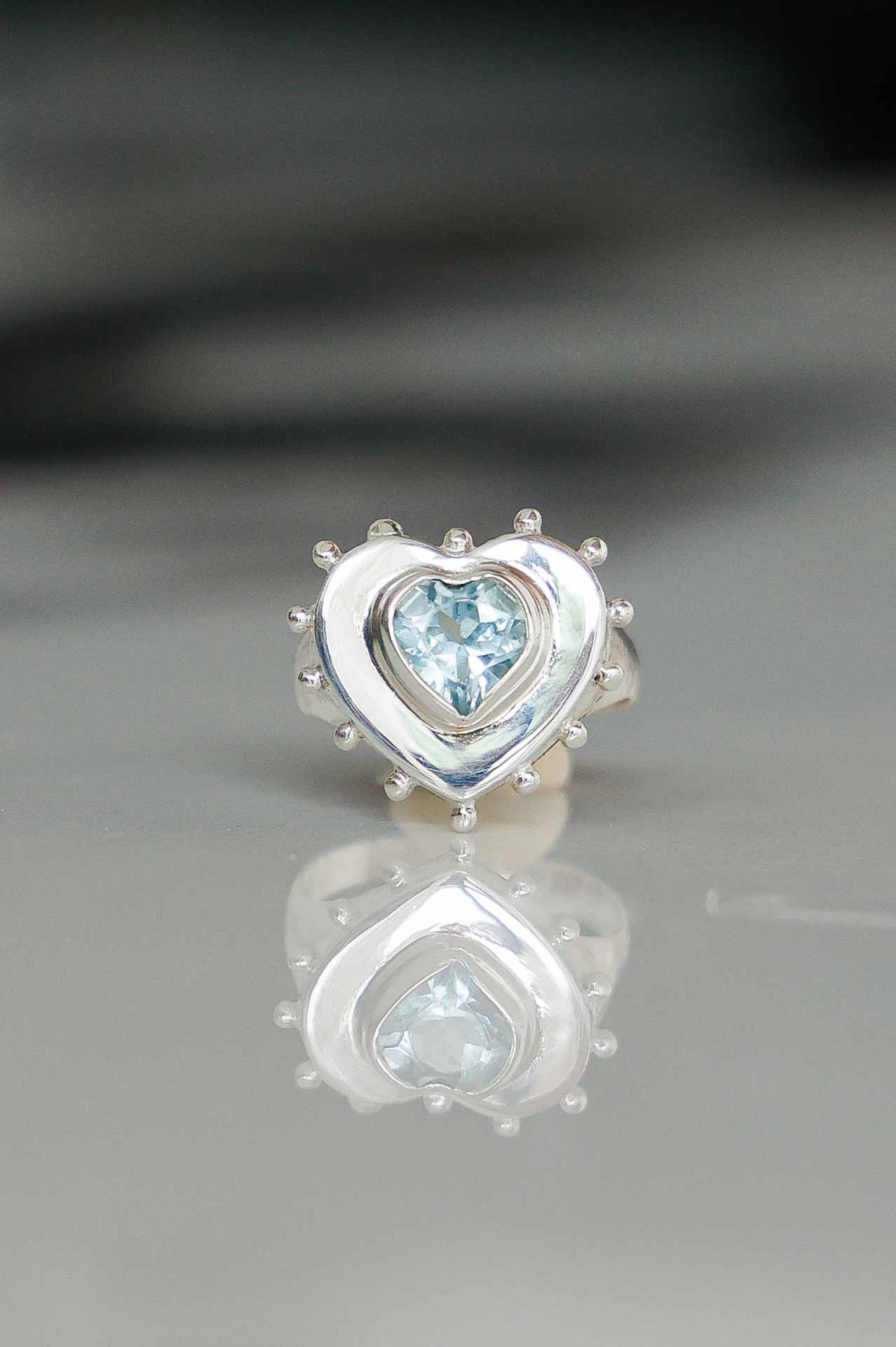 ANILLO CORAZON DE PLATA Y TOPACIO