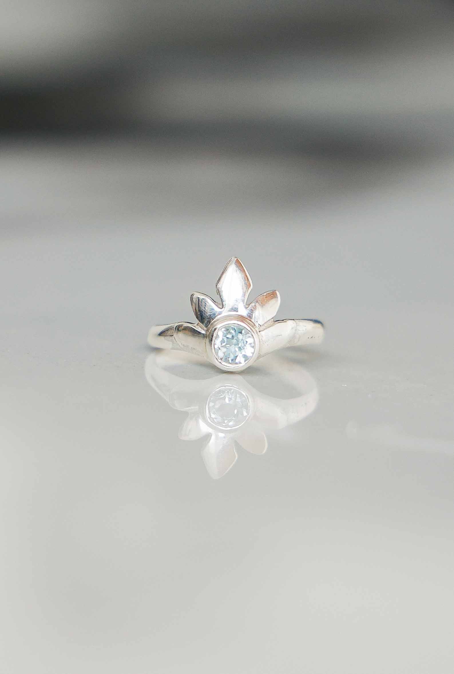 ANILLO DE PIE IRIS DE PLATA Y TOPACIO