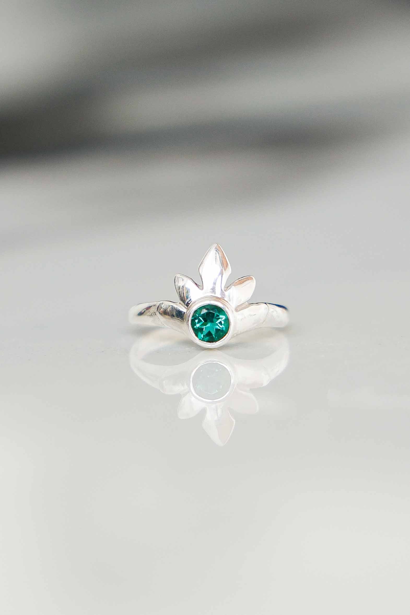 ANILLO DE PIE IRIS DE PLATA Y CUARZO VERDE