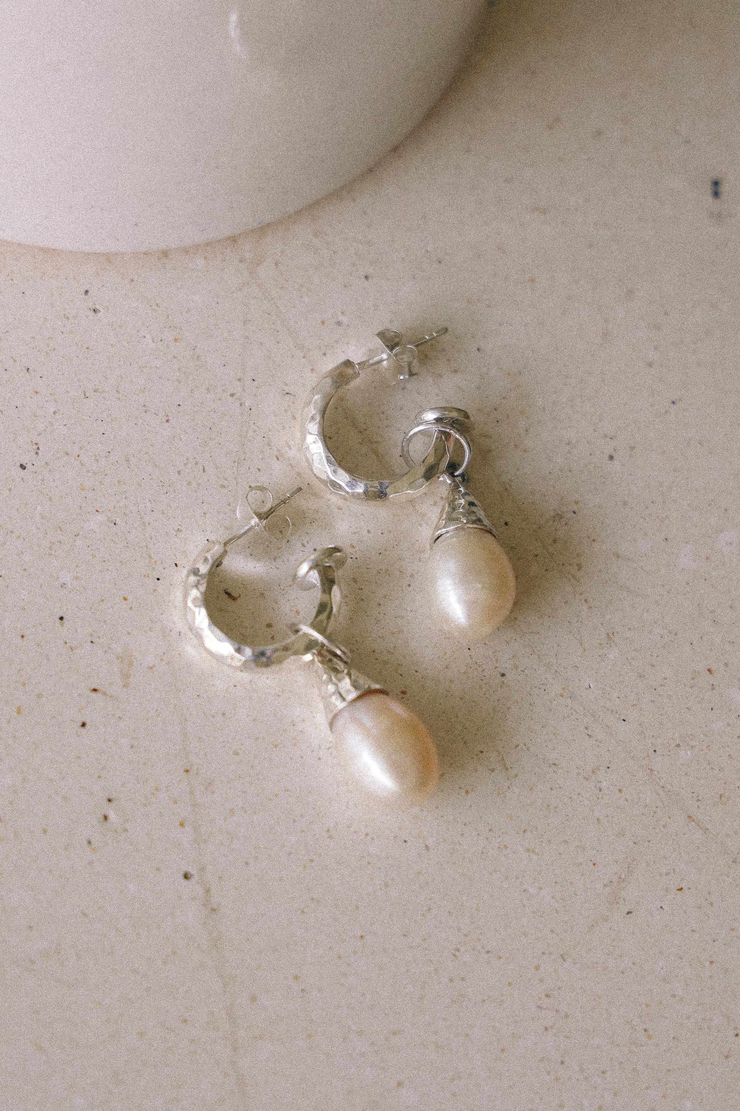 AROS HOOPS MADRE PERLA DE PLATA