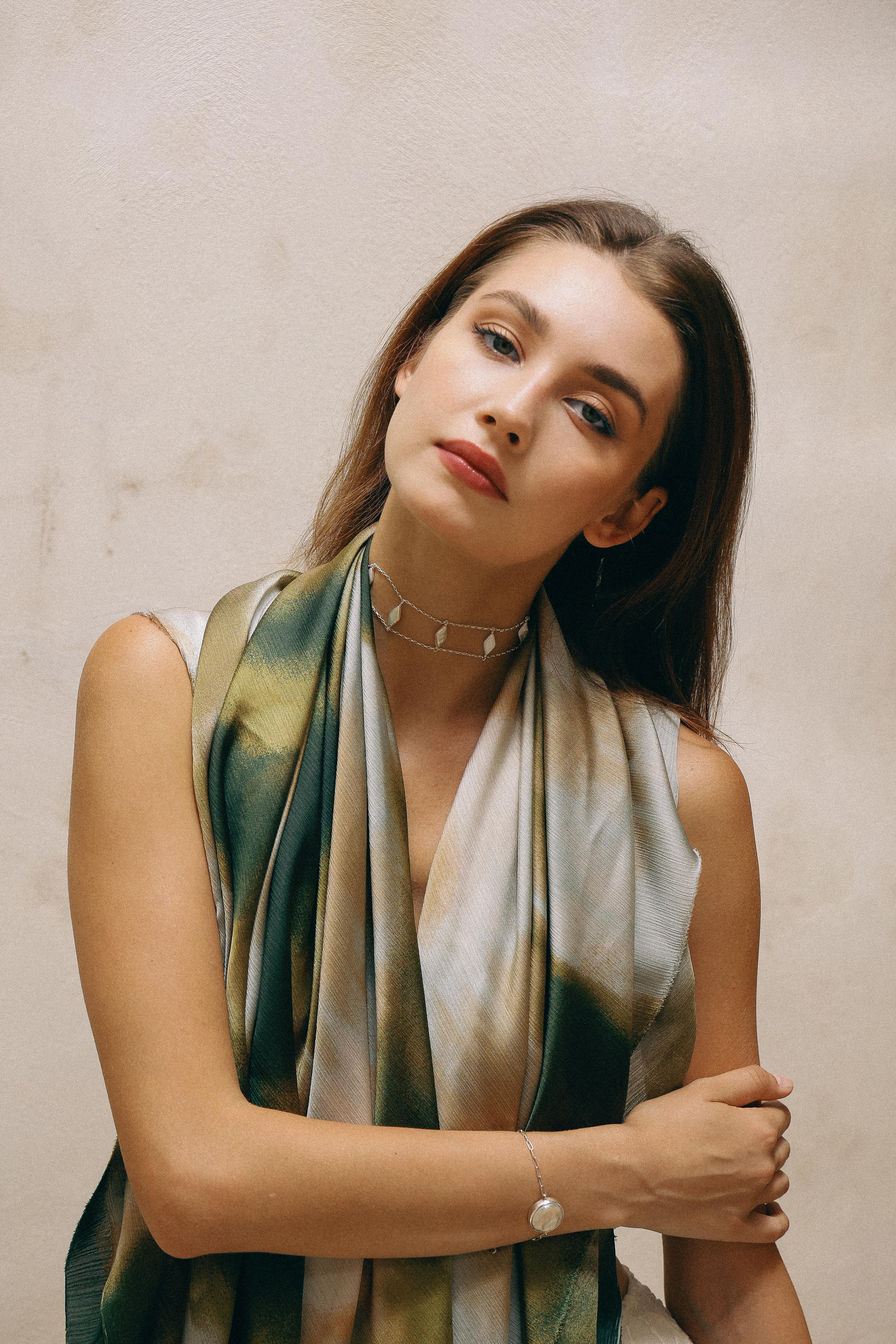 COLLAR CHOKER DE PLATA Y PERLAS ROMBO