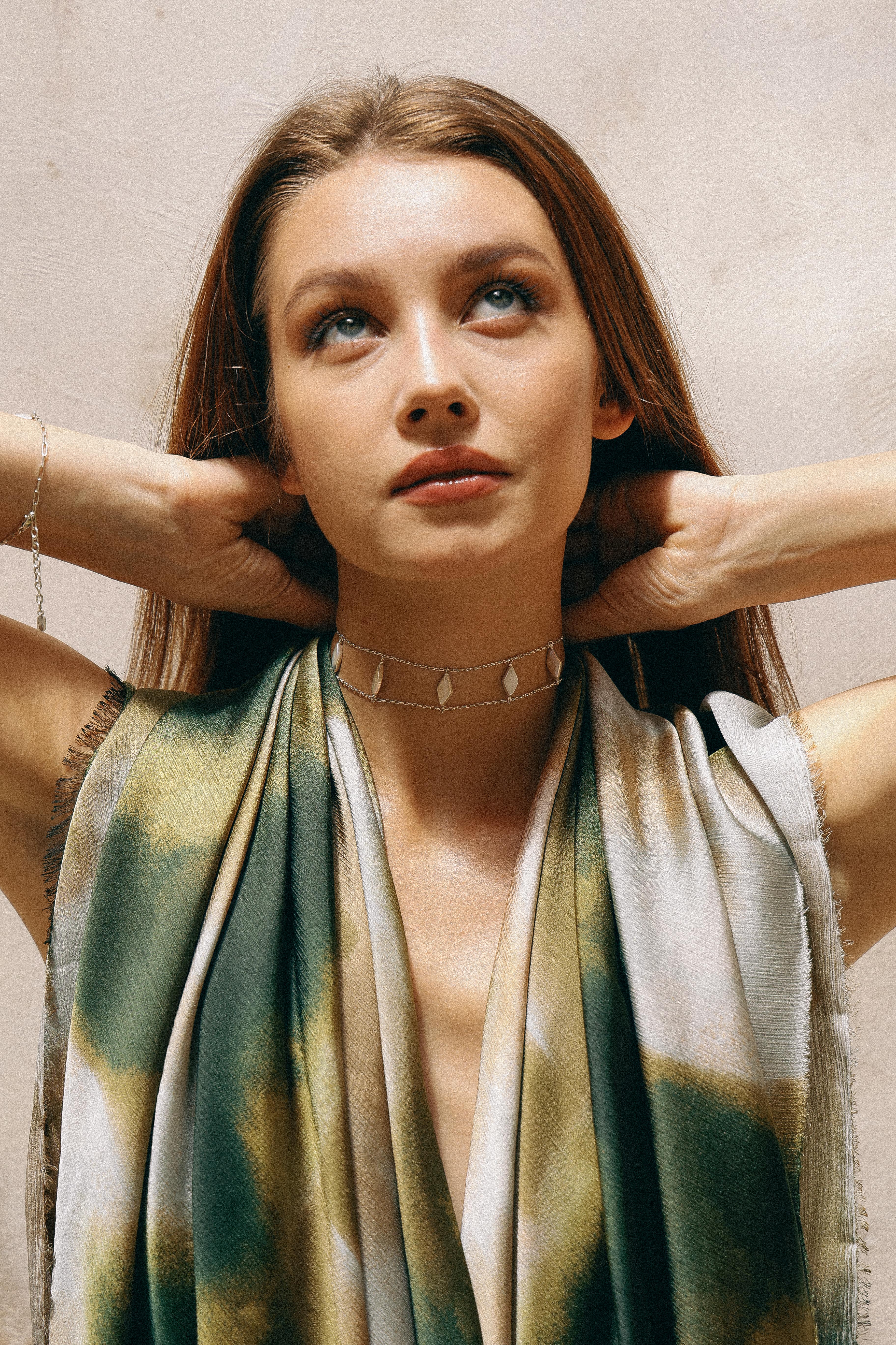 COLLAR CHOKER DE PLATA Y PERLAS ROMBO