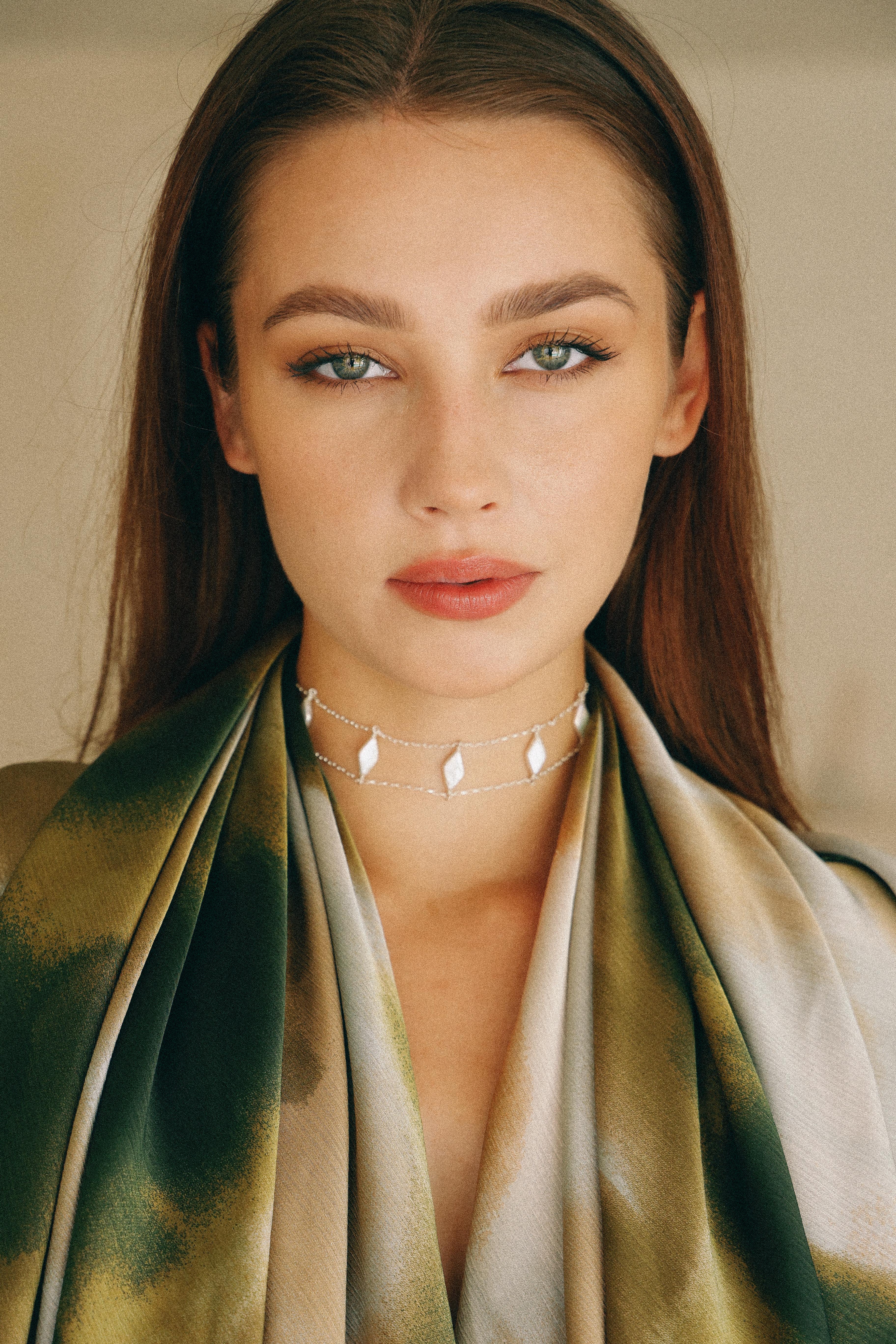 COLLAR CHOKER DE PLATA Y PERLAS ROMBO