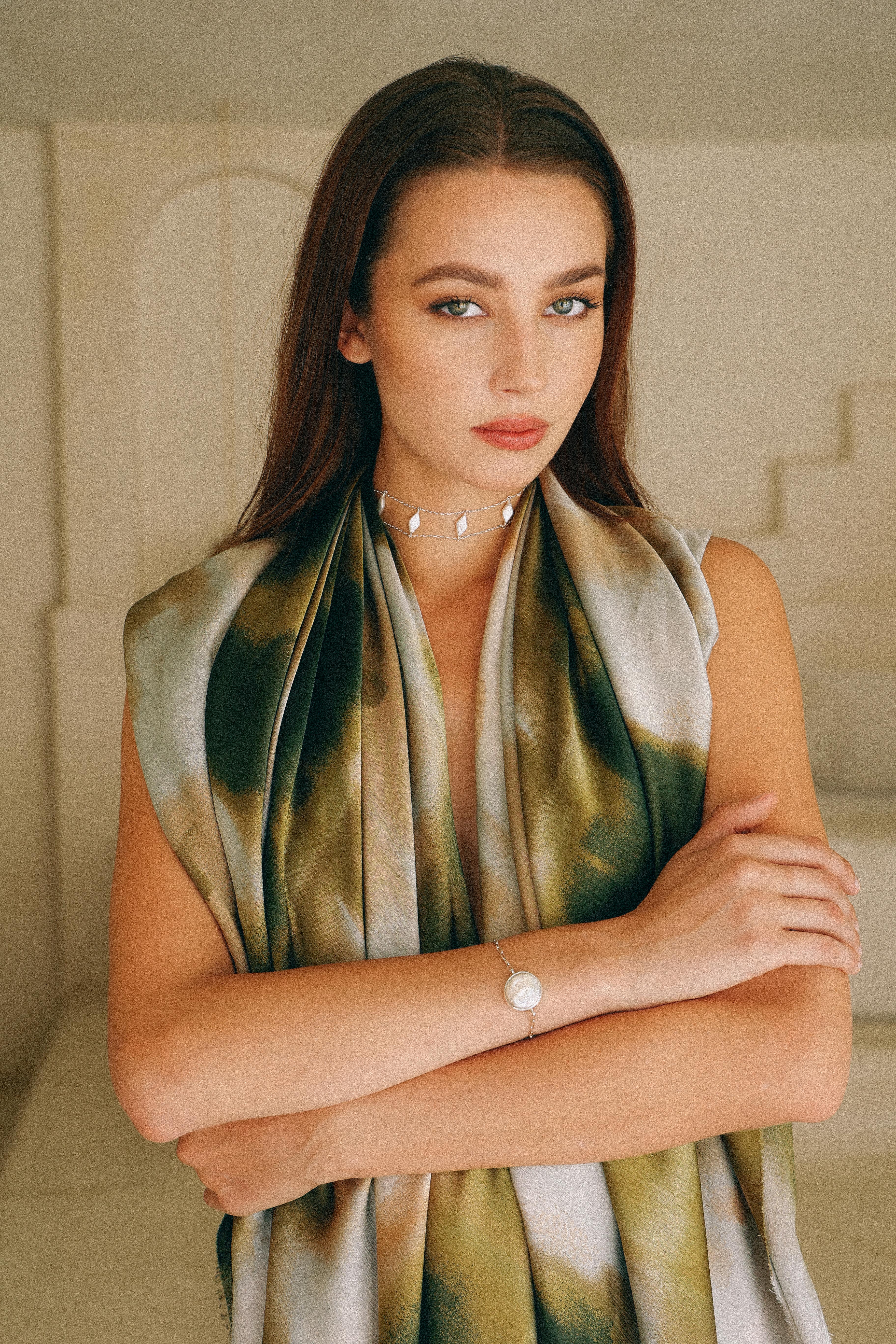 COLLAR CHOKER DE PLATA Y PERLAS ROMBO