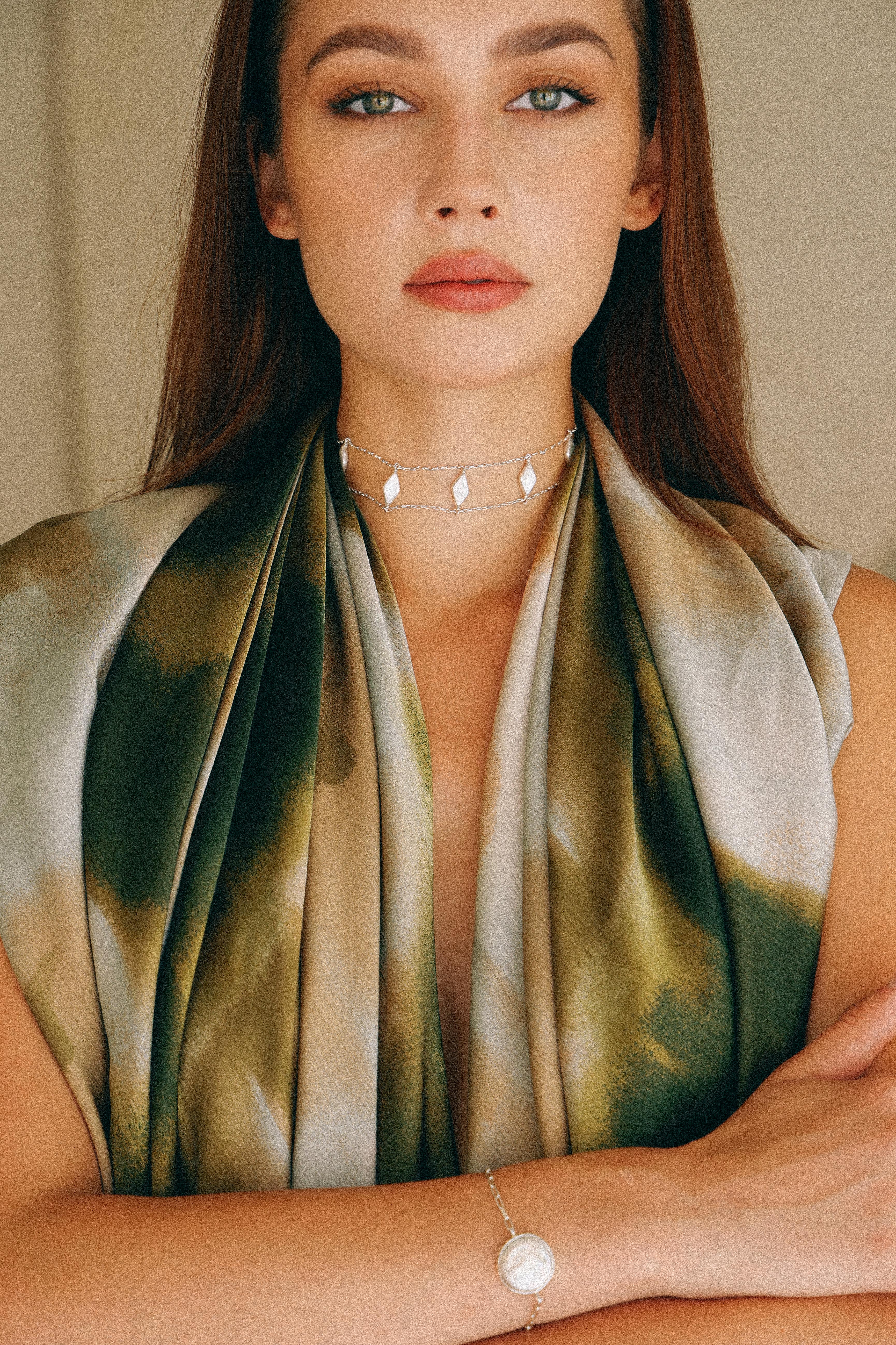 COLLAR CHOKER DE PLATA Y PERLAS ROMBO