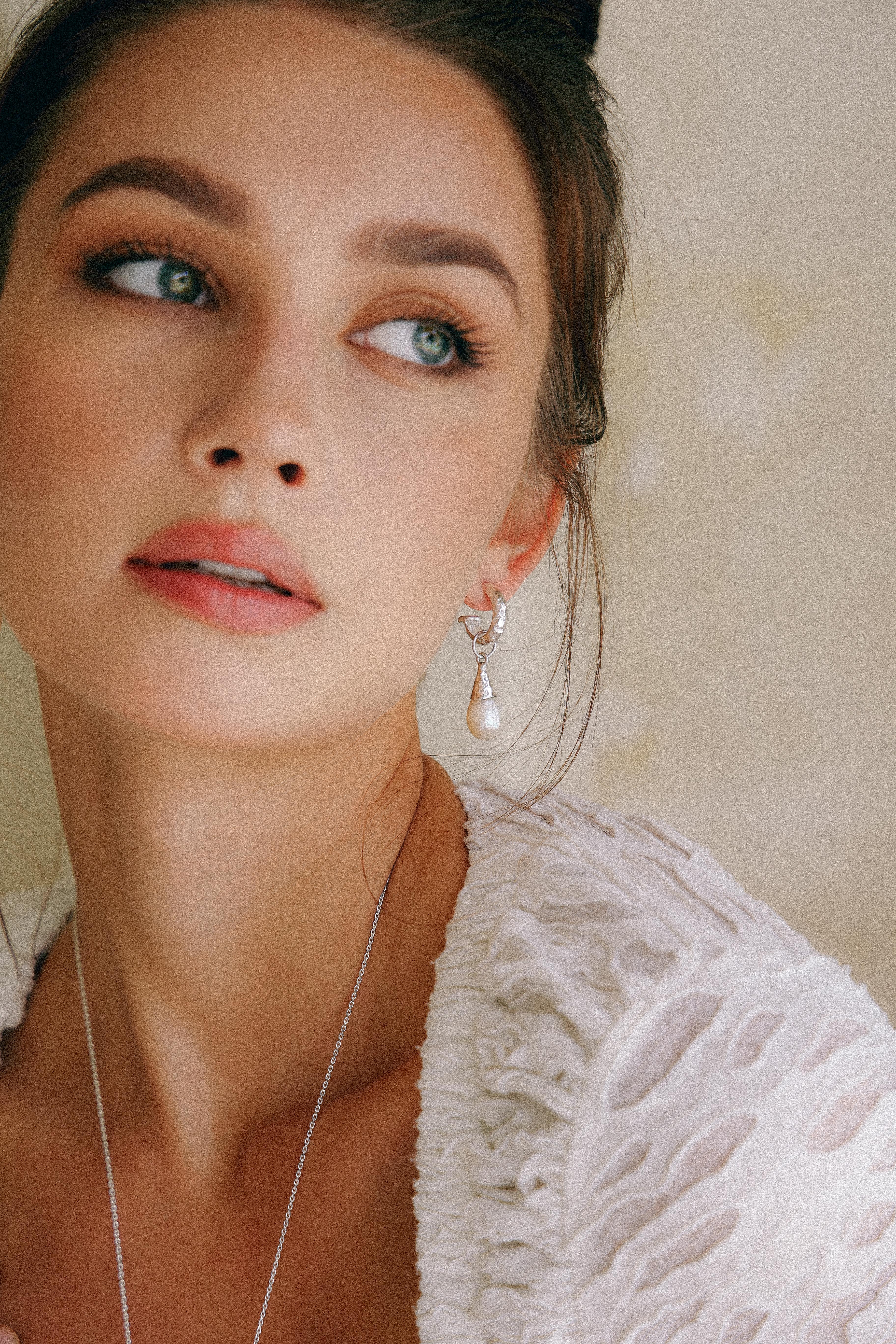 AROS HOOPS MADRE PERLA DE PLATA