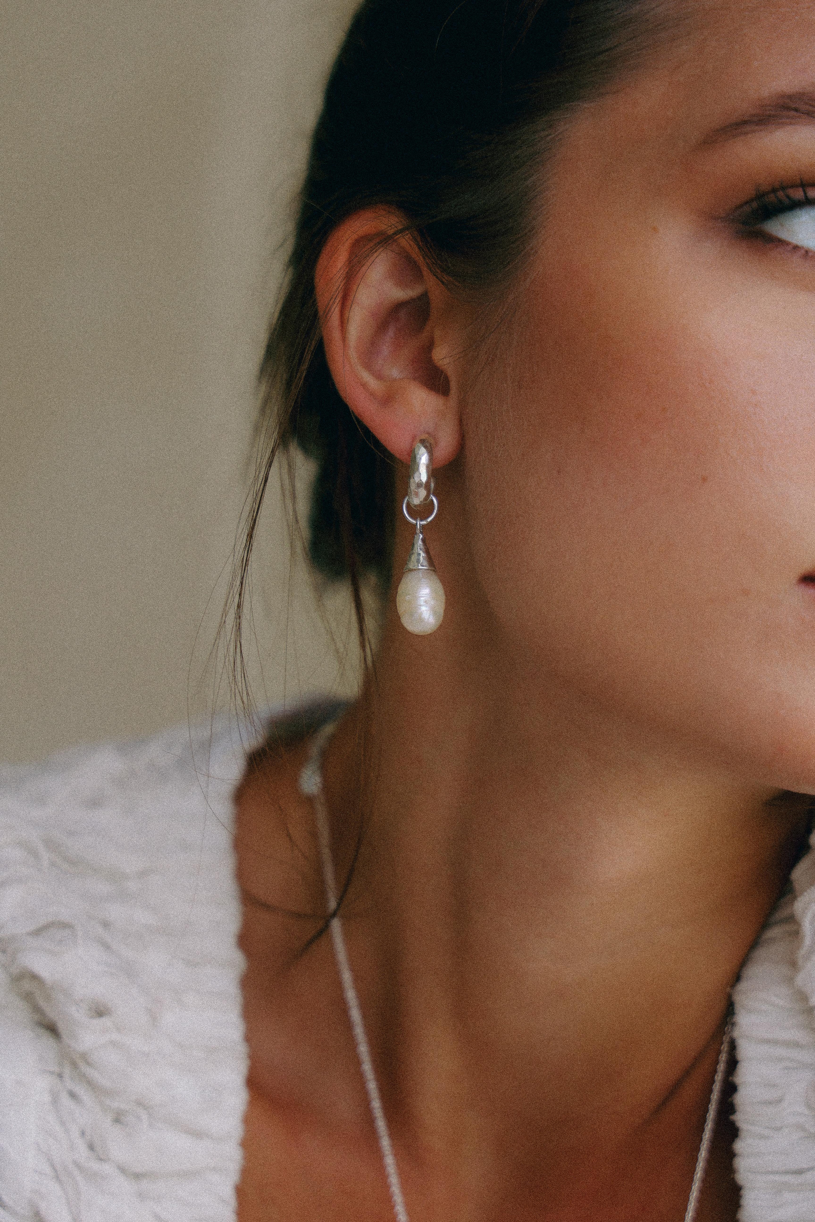 AROS HOOPS MADRE PERLA DE PLATA