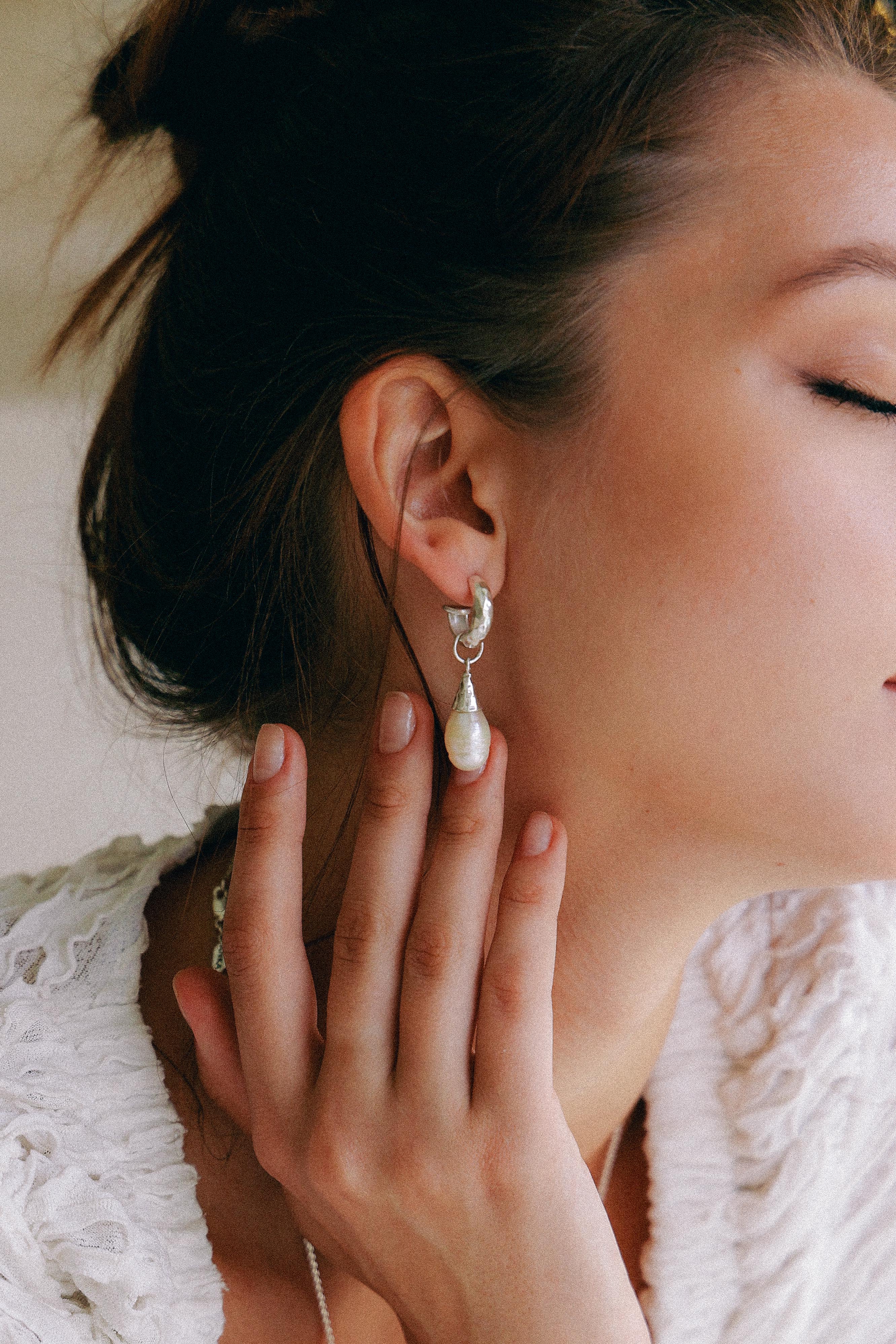 AROS HOOPS MADRE PERLA DE PLATA