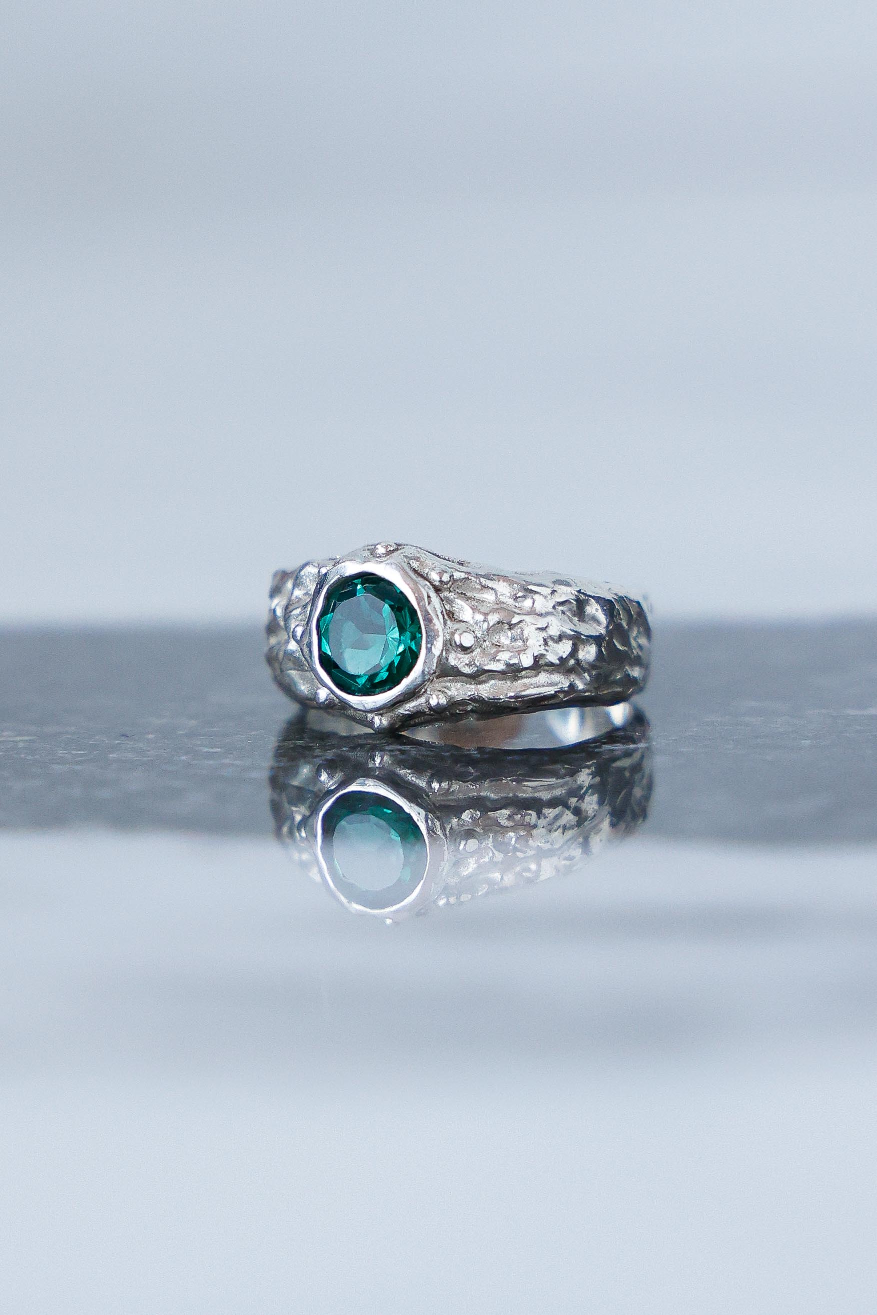 ANILLO SELES DE PLATA Y CUARZO VERDE