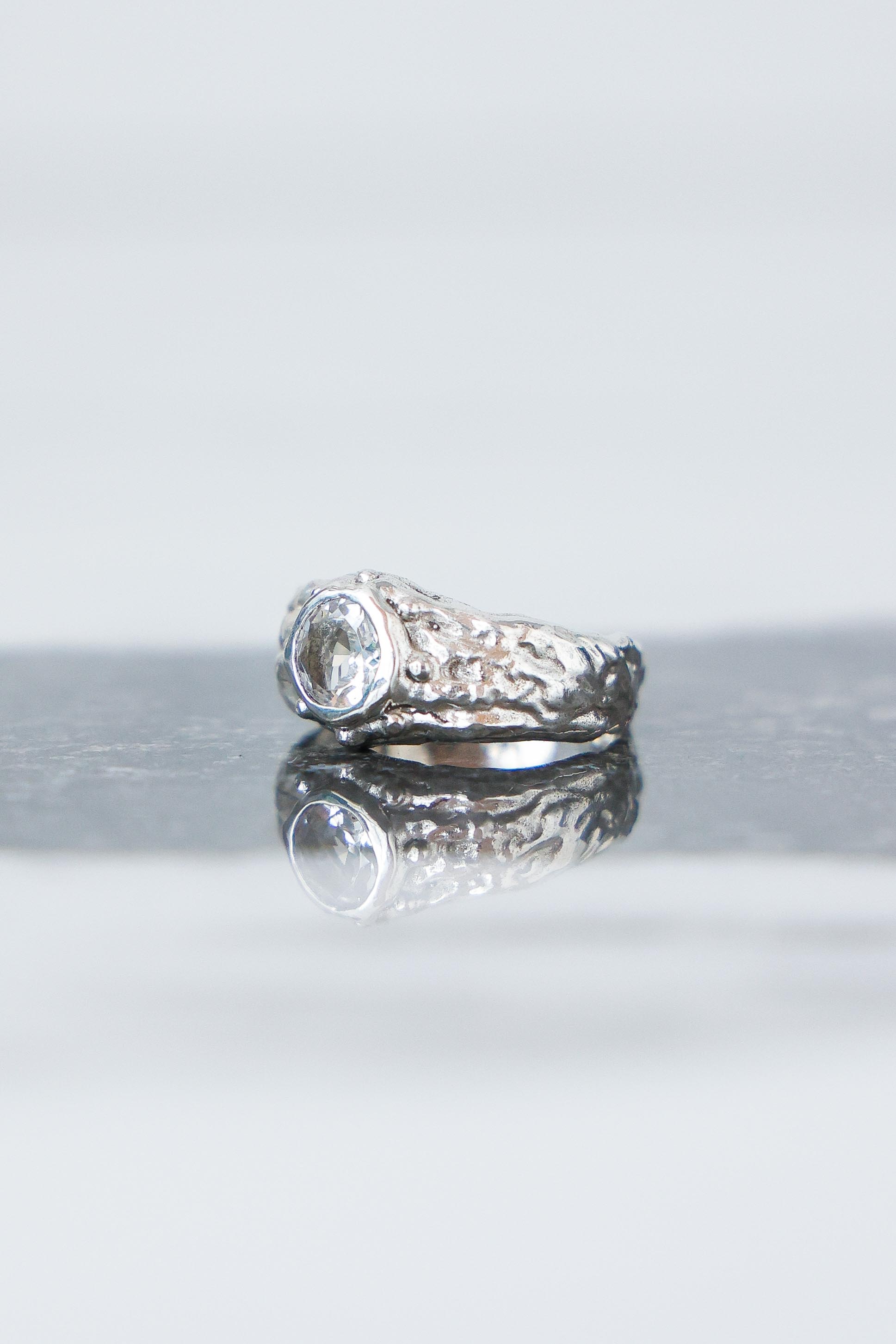 ANILLO SELES DE PLATA Y TOPACIO BLANCO