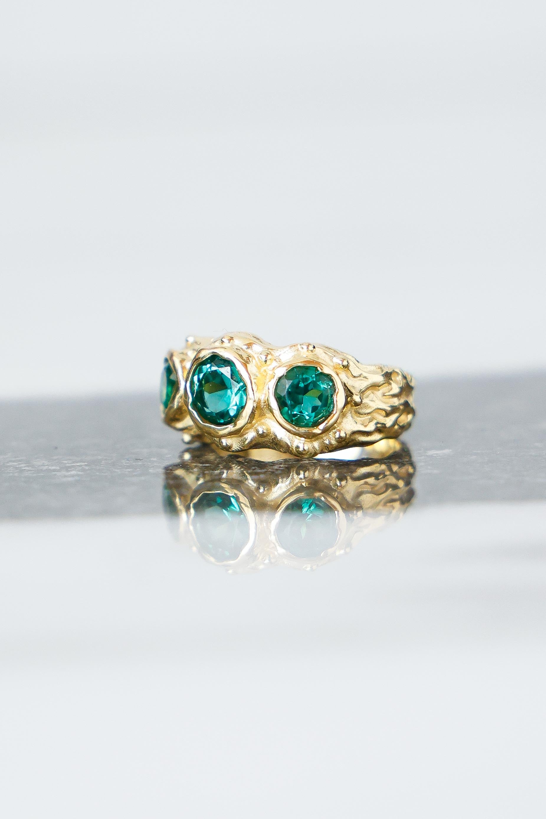 ANILLO SOLENE ORO Y CUARZOS VERDES